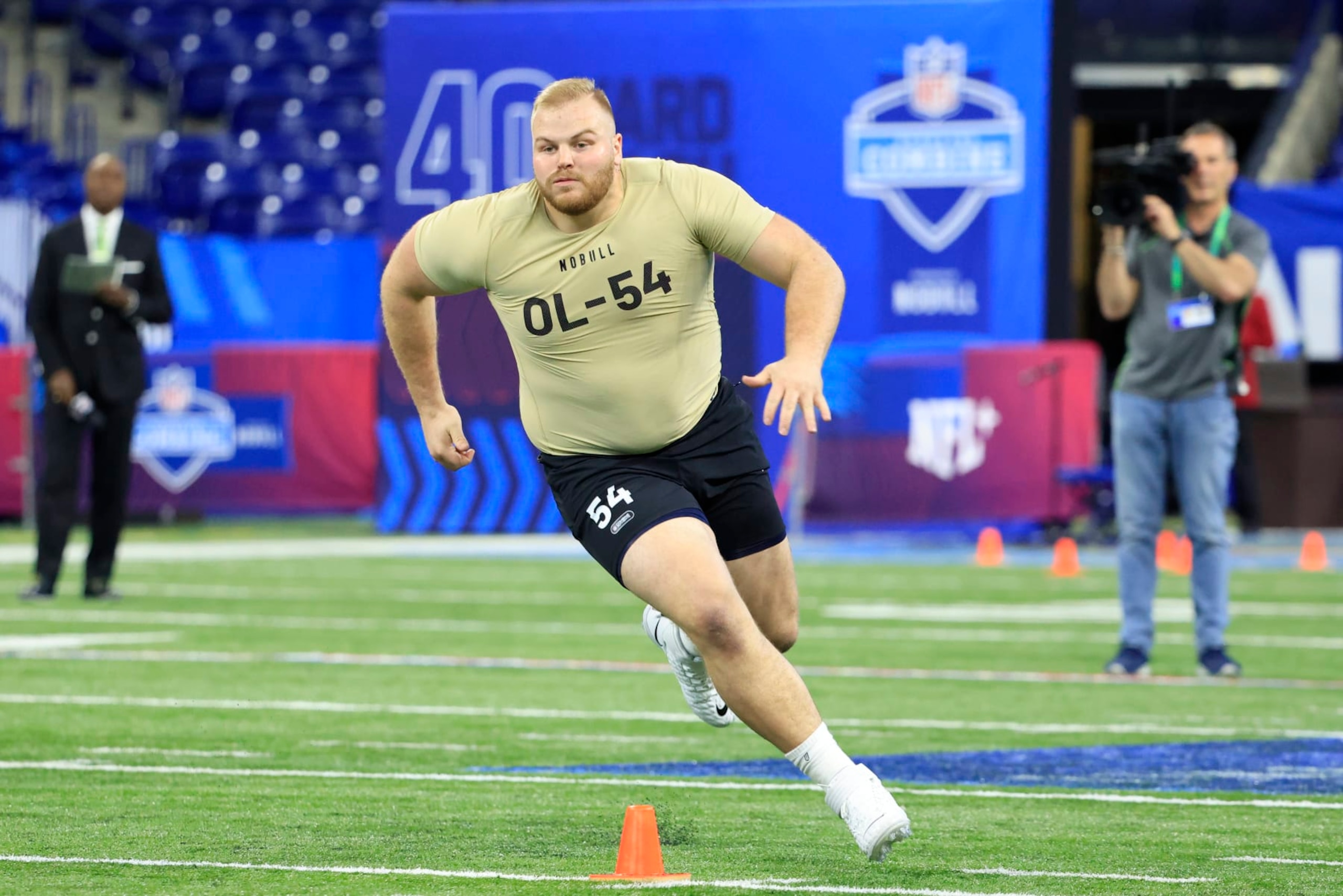 INDIANAPOLIS, INDIANA - MARCH 03: Drake Nugent #OL54 of the Michigan participates in a drill during the NFL Combine at Lucas Oil Stadium on March 03, 2024 in Indianapolis, Indiana. (Photo by Justin Casterline/Getty Images)