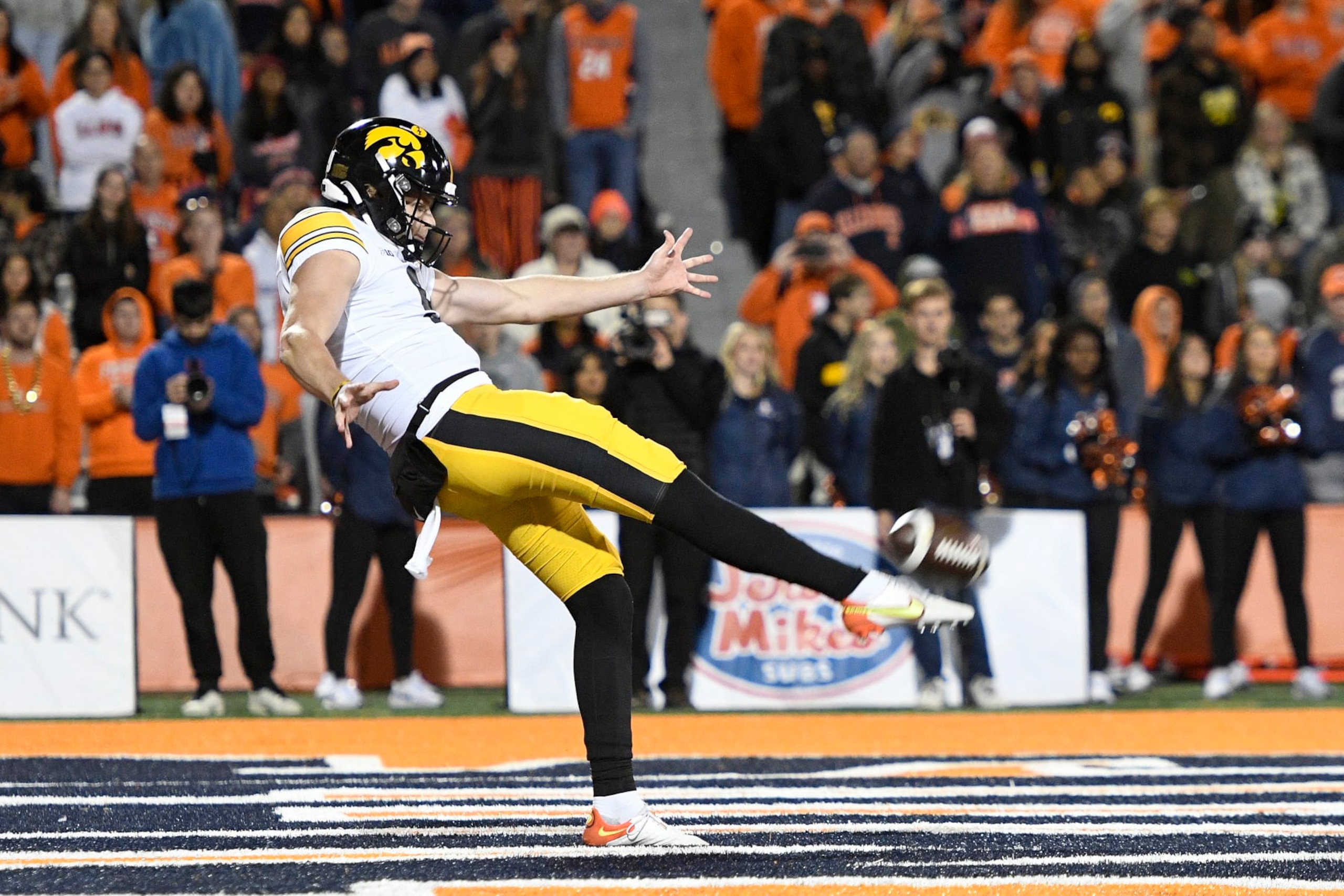 CHAMPAIGN, IL - OCTOBER 08: Iowa Hawkeyes punter Tory Taylor (9) kicks during the college football game between the Iowa Hawkeyes and the Illinois Fighting Illini on October 7, 2022, at Memorial Stadium in Champaign, Illinois. (Photo by Michael Allio/Icon Sportswire via Getty Images) CHAMPAIGN, IL - OCTOBER 08: Iowa Hawkeyes punter Tory Taylor (9) kicks during the college football game between the Iowa Hawkeyes and the Illinois Fighting Illini on October 7, 2022, at Memorial Stadium in Champaign, Illinois. (Photo by Michael Allio/Icon Sportswire via Getty Images)