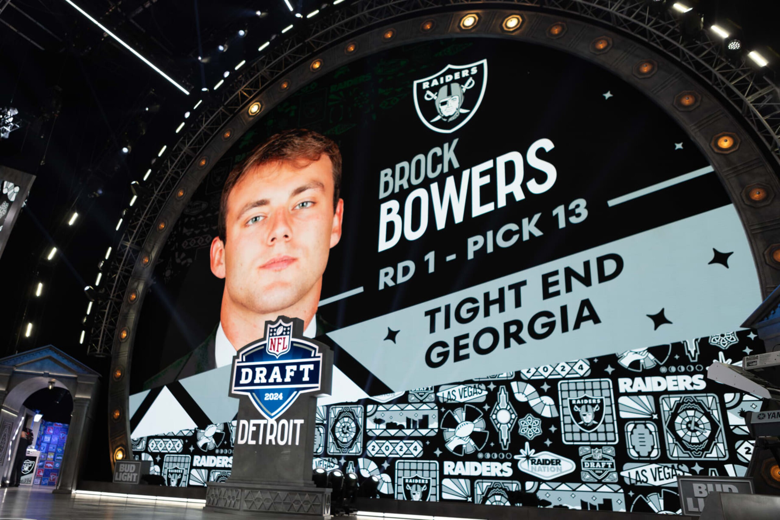 DETROIT, MI - APRIL 25: The Las Vegas Raiders choose Georgia Tight End Brock Bowers thirteenth overall during Day 1 of the NFL Draft on April 25, 2024 at Campus Martius Park and Hart Plaza in Detroit, MI. (Photo by John Smolek/Icon Sportswire via Getty Images) DETROIT, MI - APRIL 25: The Las Vegas Raiders choose Georgia Tight End Brock Bowers thirteenth overall during Day 1 of the NFL Draft on April 25, 2024 at Campus Martius Park and Hart Plaza in Detroit, MI. (Photo by John Smolek/Icon Sportswire via Getty Images)