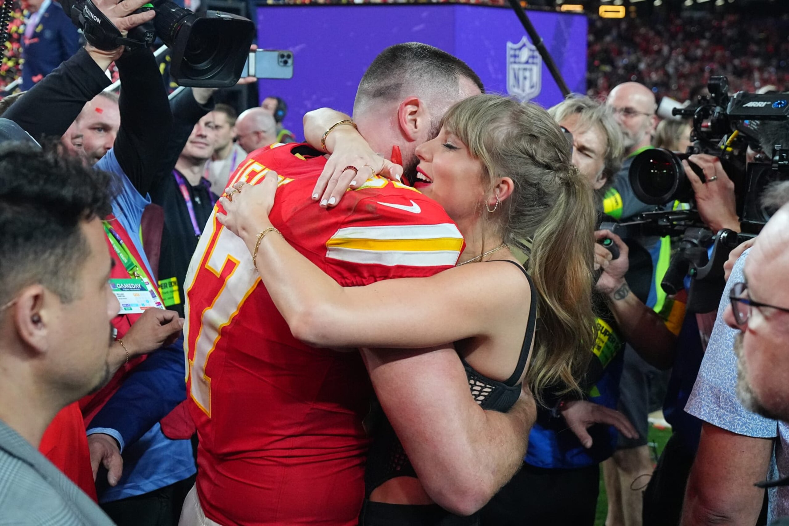 Football: Super Bowl LVIII: Kansas City Chiefs Travis Kelce (87) hugs girlfriend and singer Taylor Swift following victory vs San Francisco 49ers at Allegiant Stadium.
Las Vegas, NV 2/11/2024
CREDIT: Erick W. Rasco (Photo by Erick W. Rasco/Sports Illustrated via Getty Images)
(Set Number: X164496 TK1) Football: Super Bowl LVIII: Kansas City Chiefs Travis Kelce (87) hugs girlfriend and singer Taylor Swift following victory vs San Francisco 49ers at Allegiant Stadium.
Las Vegas, NV 2/11/2024
CREDIT: Erick W. Rasco (Photo by Erick W. Rasco/Sports Illustrated via Getty Images)
(Set Number: X164496 TK1)