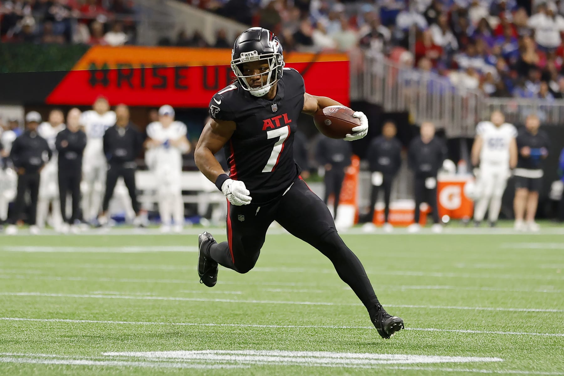 ATLANTA, GEORGIA - DECEMBER 24: Bijan Robinson #7 of the Atlanta Falcons runs the ball during the second quarter in the game against the Indianapolis Colts at Mercedes-Benz Stadium on December 24, 2023 in Atlanta, Georgia. (Photo by Todd Kirkland/Getty Images)