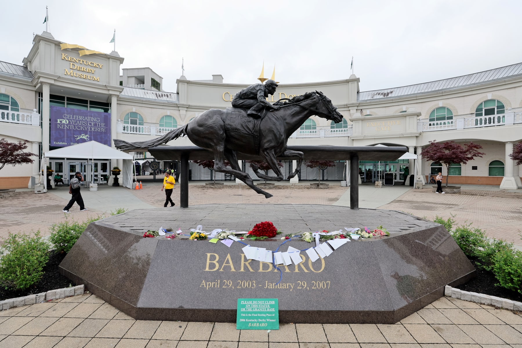 LOUISVILLE, KENTUCKY - APRIL 28: The Barbaro statue is pictured during the morning training for the Kentucky Derby at Churchill Downs on April 28, 2024 in Louisville, Kentucky.  (Photo by Andy Lyons/Getty Images)