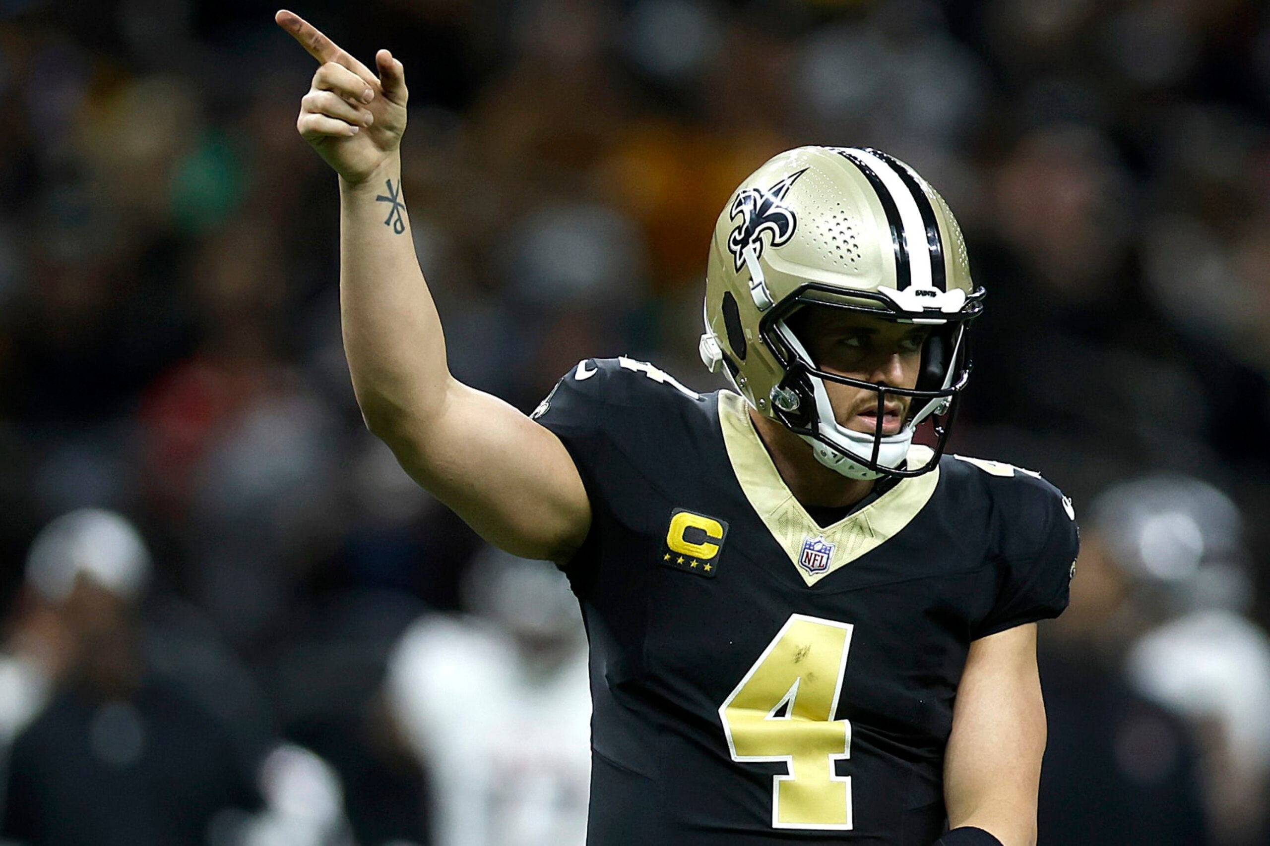 NEW ORLEANS, LOUISIANA - JANUARY 07: Derek Carr #4 of the New Orleans Saints celebrates after a touchdown in the first half at Caesars Superdome on January 07, 2024 in New Orleans, Louisiana. (Photo by Chris Graythen/Getty Images)