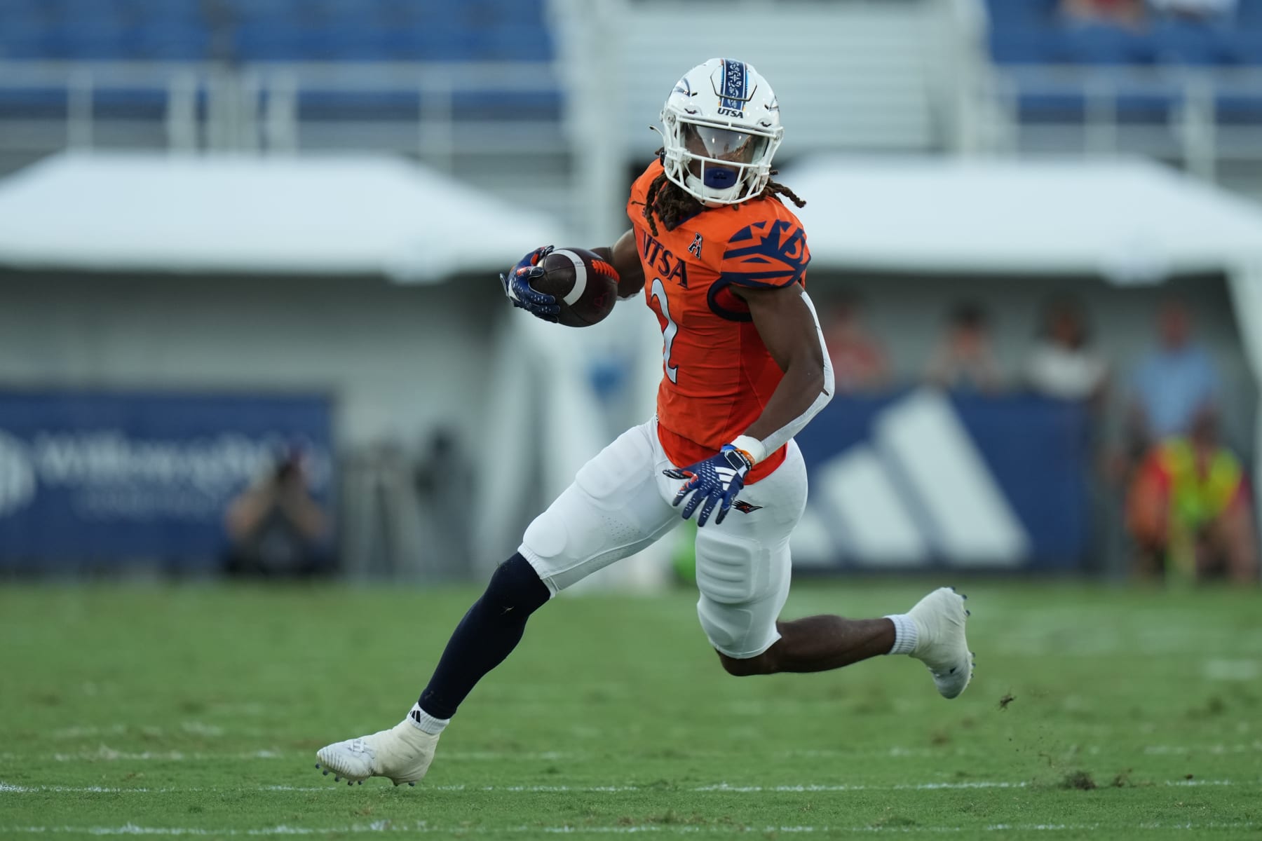 BOCA RATON, FL - OCTOBER 21: DUTSA Roadrunners wide receiver Joshua Cephus (2) runs after a catch during the game between the UTSA Roadrunners and the Florida Atlantic Owls on Saturday, October 21, 2023 at FAU Stadium, Boca Raton, Fla. (Photo by Peter Joneleit/Icon Sportswire via Getty Images)