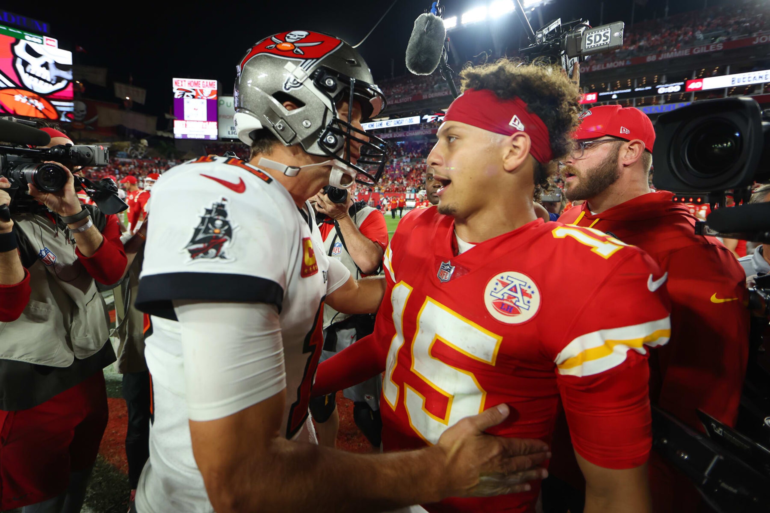TAMPA, FLORIDA - OCTOBER 02: Patrick Mahomes #15 of the Kansas City Chiefs shakes hands with Tom Brady #12 of the Tampa Bay Buccaneers after defeating the Tampa Bay Buccaneers 41-31 at Raymond James Stadium on October 02, 2022 in Tampa, Florida. (Photo by Mike Ehrmann/Getty Images)