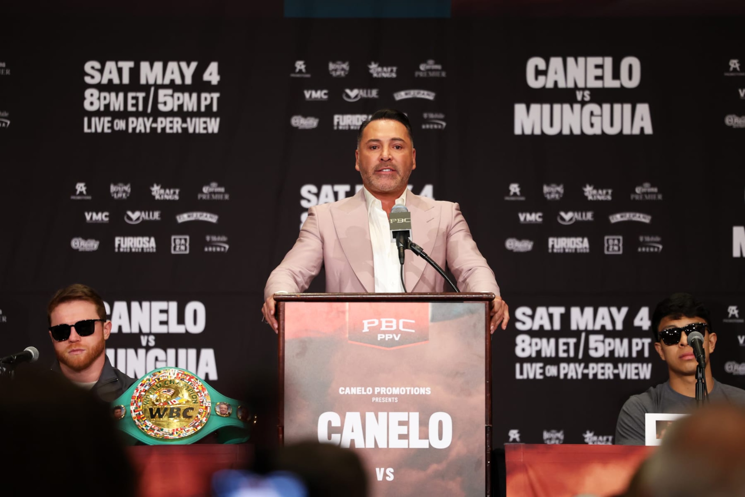 LAS VEGAS, NEVADA - MAY 01: Oscar De La Hoya speaks to the media at the Saul Canelo Alvarez vs. Jaime Munguia final press conference at MGM Grand Hotel & Casino on May 01, 2024 in Las Vegas, Nevada. (Photo by Cris Esqueda/Golden Boy/Getty Images) LAS VEGAS, NEVADA - MAY 01: Oscar De La Hoya speaks to the media at the Saul Canelo Alvarez vs. Jaime Munguia final press conference at MGM Grand Hotel & Casino on May 01, 2024 in Las Vegas, Nevada. (Photo by Cris Esqueda/Golden Boy/Getty Images)