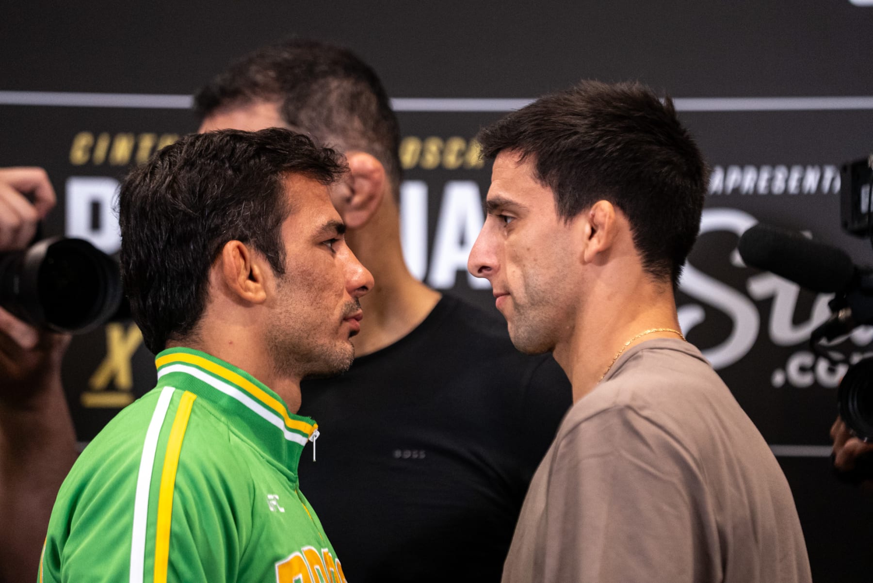 Alexandre Pantoja and Steve Erceg square off