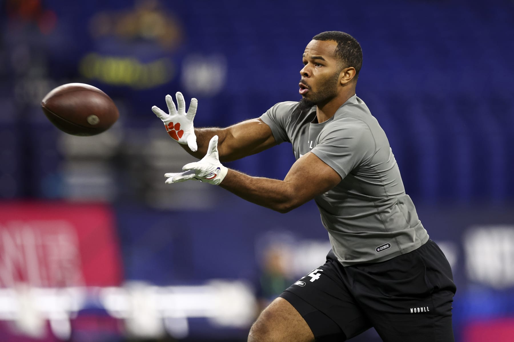 INDIANAPOLIS, INDIANA - FEBRUARY 29: Jeremiah Trotter #LB24 of Clemson participates in a drill during the NFL Combine at Lucas Oil Stadium on February 29, 2024 in Indianapolis, Indiana. (Photo by Kevin Sabitus/Getty Images)