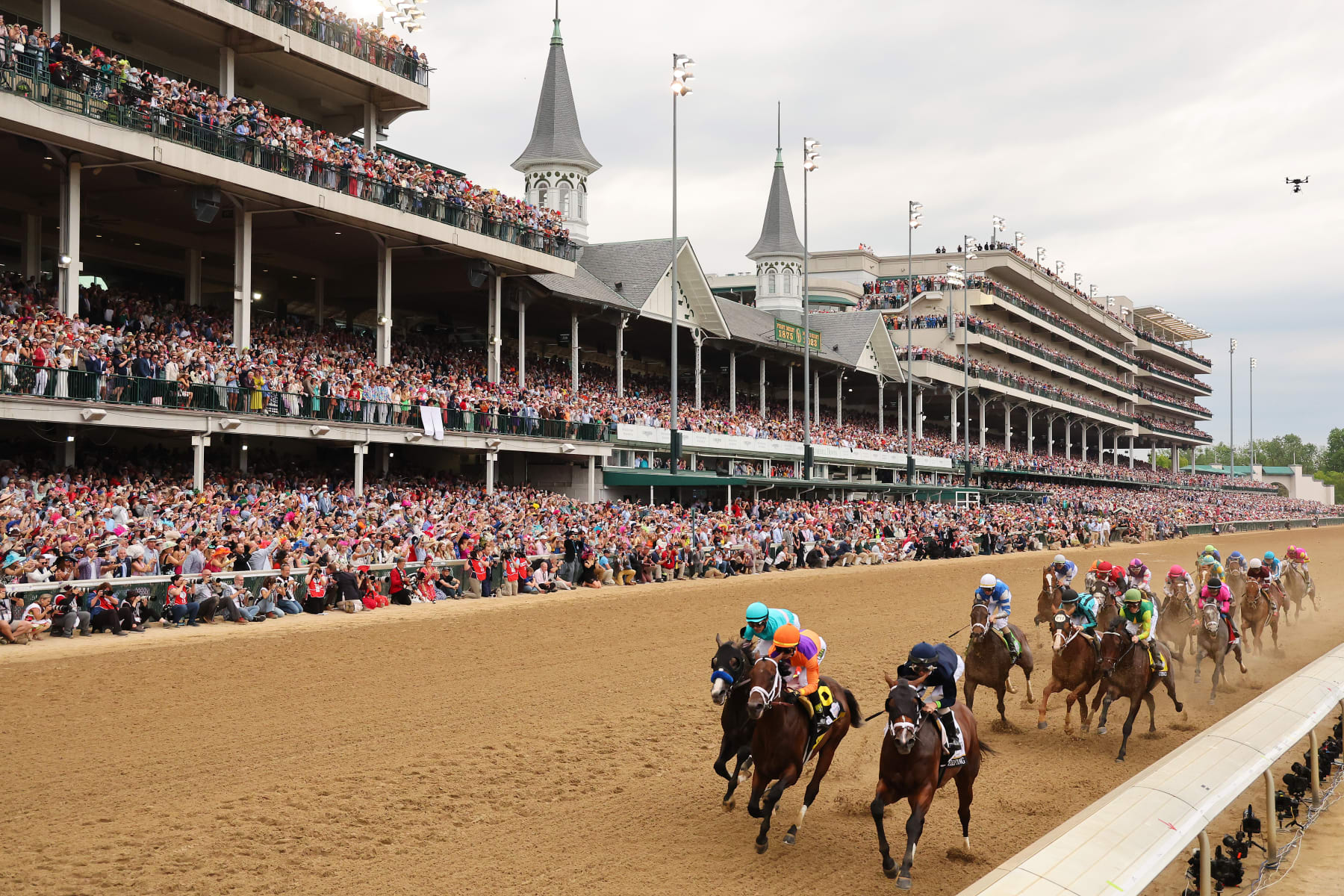 LOUISVILLE, KENTUCKY - MAY 06: The field heads to the first turn during the 149th running of the Kentucky Derby at Churchill Downs on May 06, 2023 in Louisville, Kentucky. (Photo by Michael Reaves/Getty Images)
