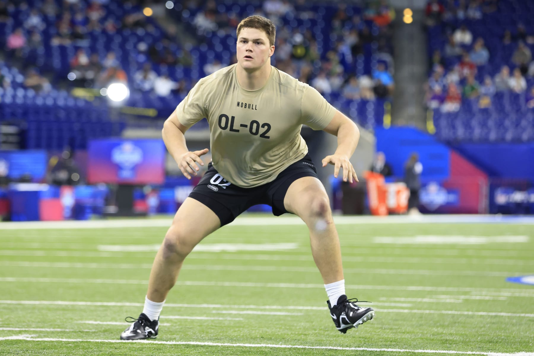INDIANAPOLIS, INDIANA - MARCH 03: Joe Alt #OL02 of the Notre Dame  participates in a drill during the NFL Combine at Lucas Oil Stadium on March 03, 2024 in Indianapolis, Indiana. (Photo by Justin Casterline/Getty Images)