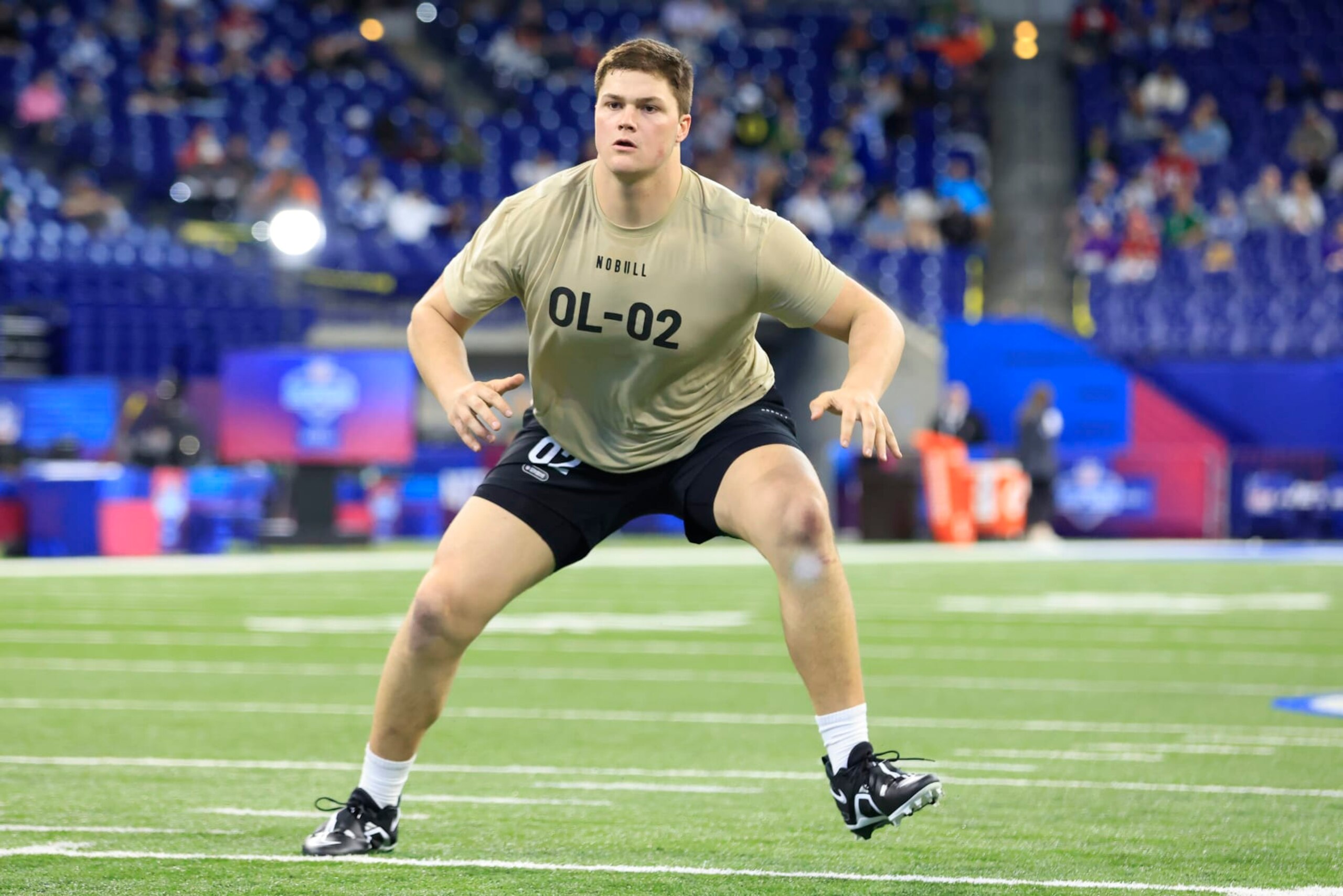 INDIANAPOLIS, INDIANA - MARCH 03: Joe Alt #OL02 of the Notre Dame  participates in a drill during the NFL Combine at Lucas Oil Stadium on March 03, 2024 in Indianapolis, Indiana. (Photo by Justin Casterline/Getty Images)
