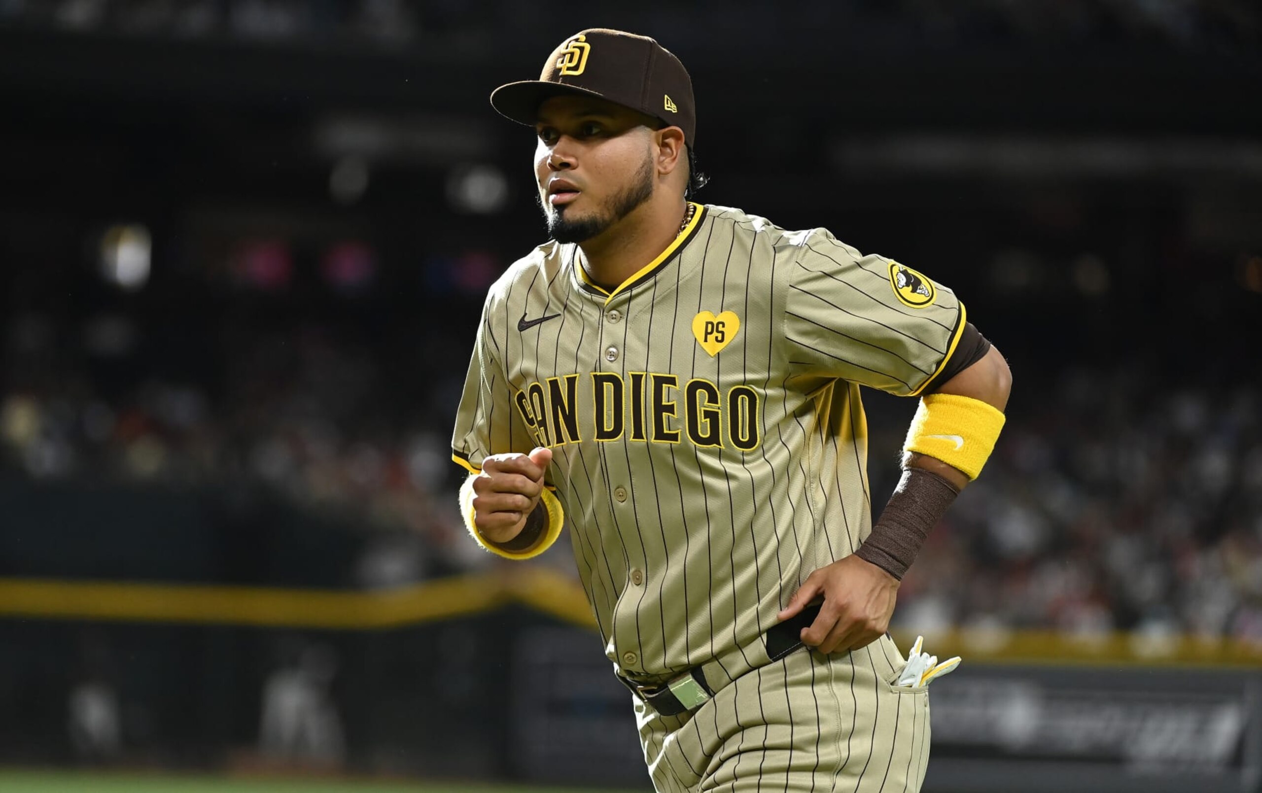 PHOENIX, ARIZONA - MAY 04: Luis Arraez #4 of the San Diego Padres prepares for a game against the Arizona Diamondbacks at Chase Field on May 04, 2024 in Phoenix, Arizona. (Photo by Norm Hall/Getty Images)