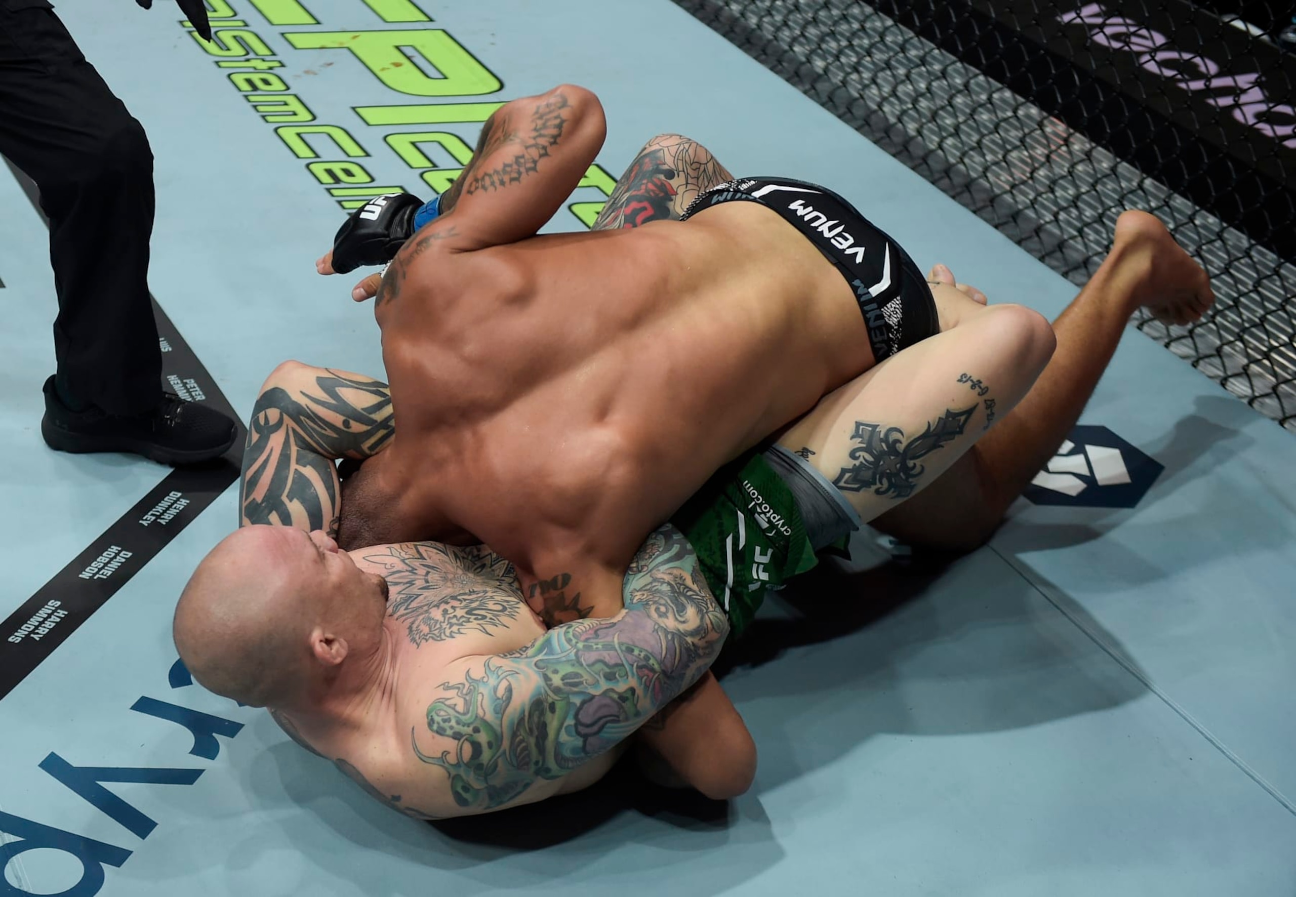 Anthony Smith submits Vitor Petrino