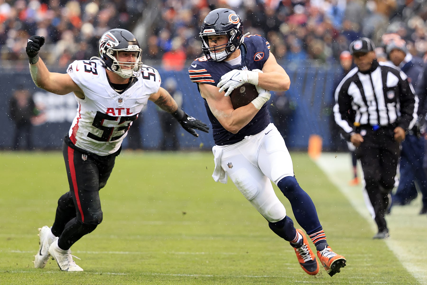 CHICAGO, ILLINOIS - DECEMBER 31: Nate Landman #53 of the Atlanta Falcons attempts to tackle Robert Tonyan #18 of the Chicago Bears during the second quarter at Soldier Field on December 31, 2023 in Chicago, Illinois. (Photo by Justin Casterline/Getty Images)