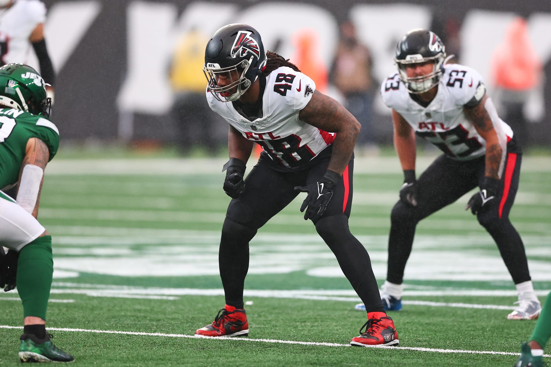 EAST RUTHERFORD, NJ - DECEMBER 03: Bud Dupree #48 of the Atlanta Falcons during the game against the New York Jets on December 3, 2023 at MetLife Stadium in East Rutherford, New Jersey.  (Photo by Rich Graessle/Icon Sportswire via Getty Images)