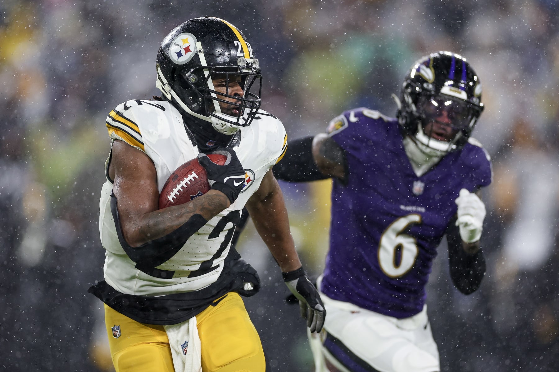 BALTIMORE, MARYLAND - JANUARY 06: Najee Harris #22 of the Pittsburgh Steelers runs the ball up the field in the second quarter of a game against the Baltimore Ravens at M&T Bank Stadium on January 06, 2024 in Baltimore, Maryland. (Photo by Patrick Smith/Getty Images)