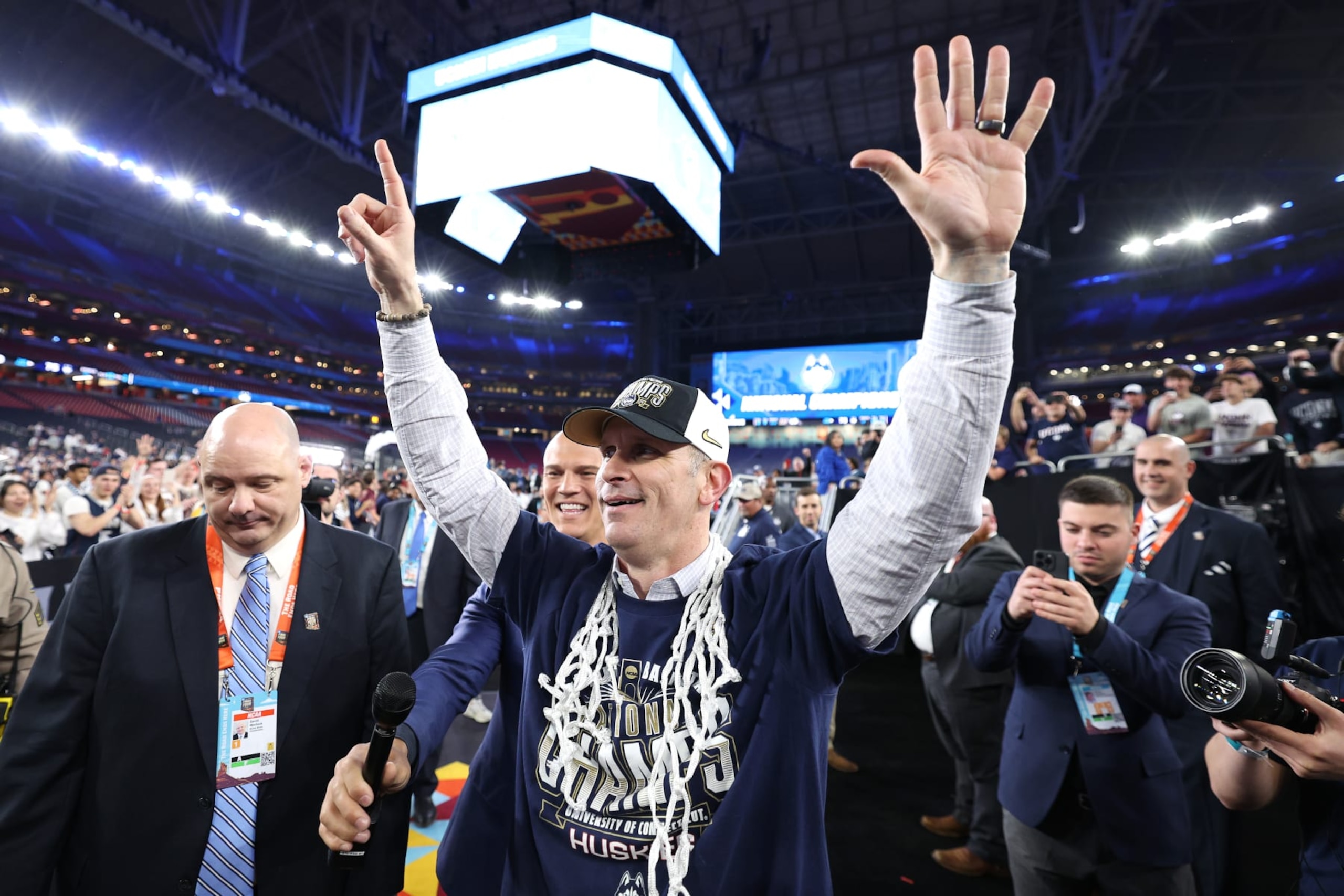 GLENDALE, ARIZONA - APRIL 08: Head coach Dan Hurley of the Connecticut Huskies celebrates after beating the Purdue Boilermakers 75-60 to win the NCAA Men's Basketball Tournament National Championship game at State Farm Stadium on April 08, 2024 in Glendale, Arizona. (Photo by Jamie Squire/Getty Images)