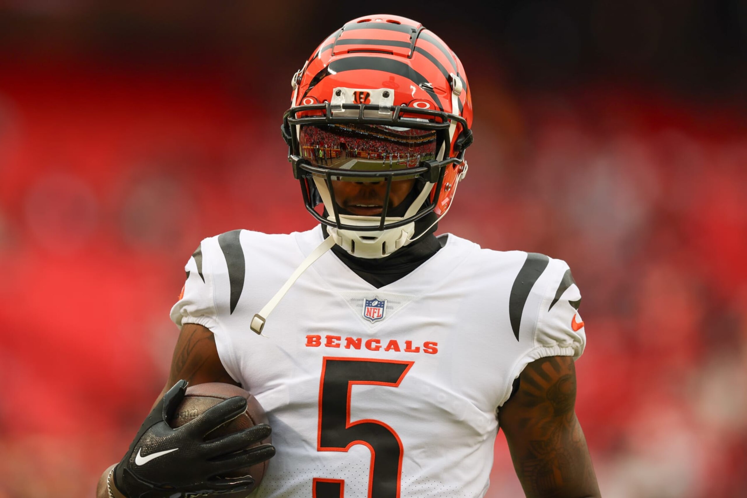 KANSAS CITY, MO - DECEMBER 31: Cincinnati Bengals wide receiver Tee Higgins (5) before an NFL game between the Cincinnati Bengals and Kansas City Chiefs on Dec 31, 2023 at GEHA Field at Arrowhead Stadium in Kansas City, MO. (Photo by Scott Winters/Icon Sportswire via Getty Images) KANSAS CITY, MO - DECEMBER 31: Cincinnati Bengals wide receiver Tee Higgins (5) before an NFL game between the Cincinnati Bengals and Kansas City Chiefs on Dec 31, 2023 at GEHA Field at Arrowhead Stadium in Kansas City, MO. (Photo by Scott Winters/Icon Sportswire via Getty Images)