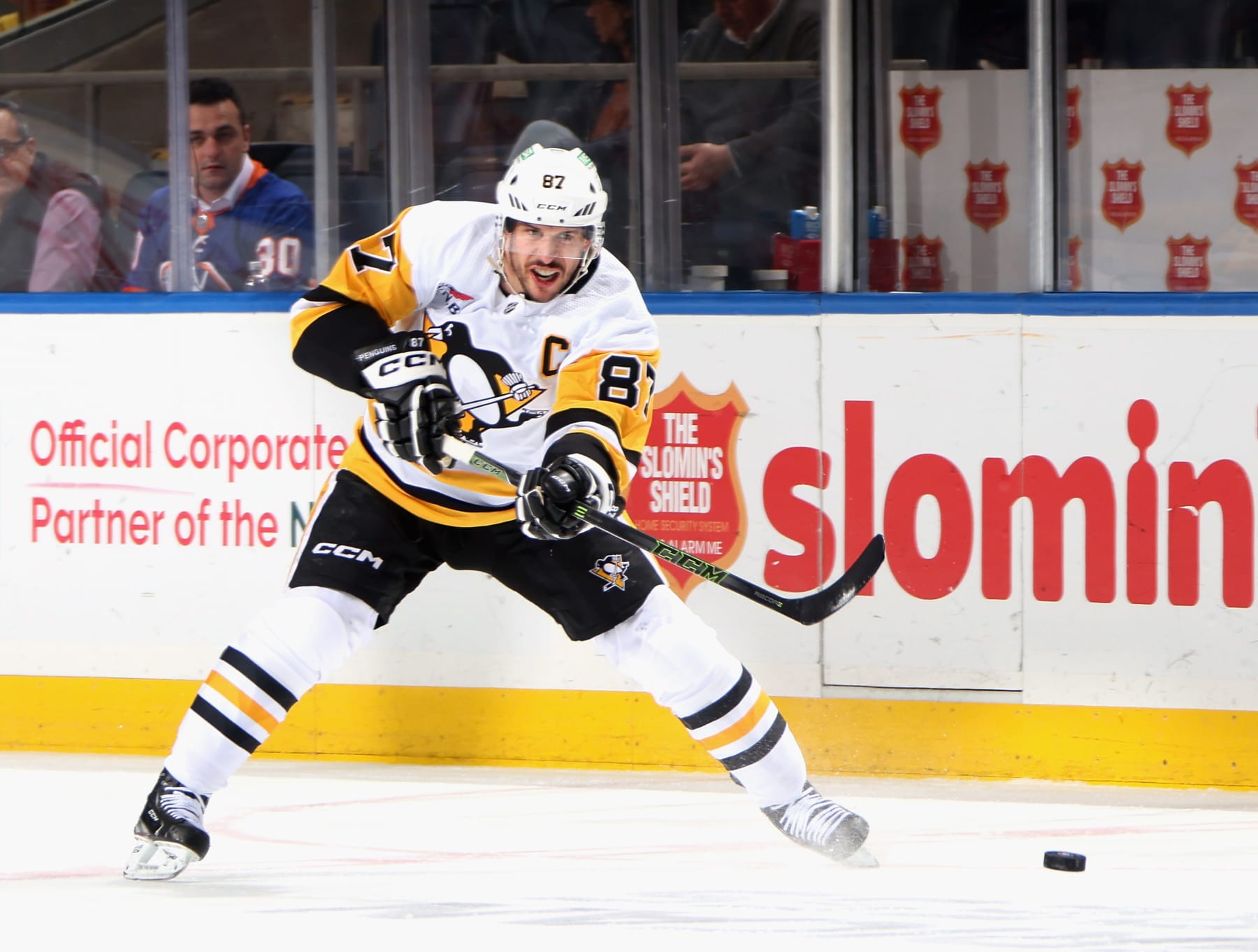 ELMONT, NEW YORK - APRIL 17: Sidney Crosby #87 of the Pittsburgh Penguins skates against the New York Islanders at UBS Arena on April 17, 2024 in Elmont, New York. (Photo by Bruce Bennett/Getty Images)