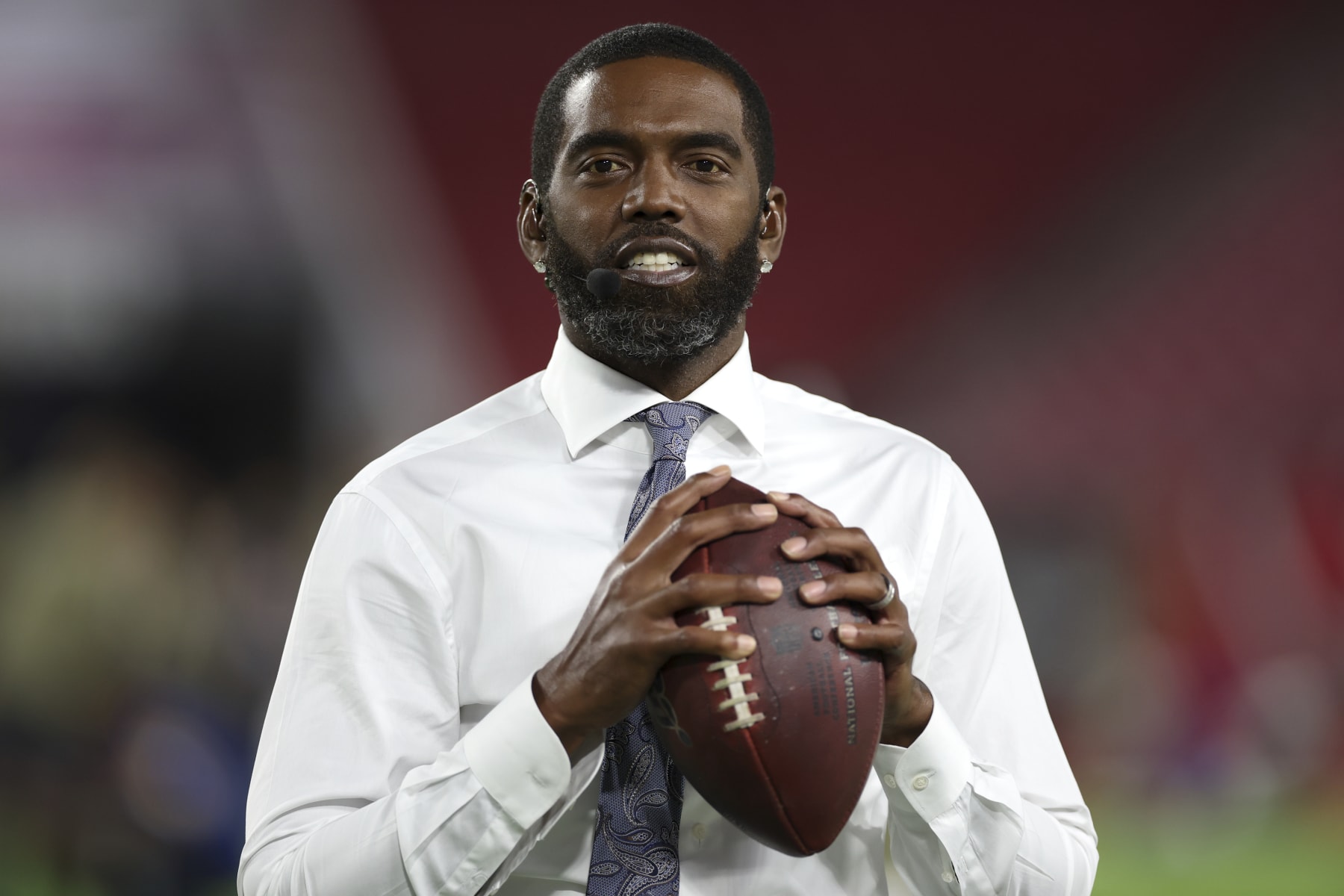 Football: ESPN analyst Randy Moss on field before Tampa Bay Buccaneers vs New York Giants game at Raymond James Stadium. Tampa, FL 11/22/2021 CREDIT: Simon Bruty (Photo by Simon Bruty/Sports Illustrated via Getty Images) (Set Number: X163871 TK1)
