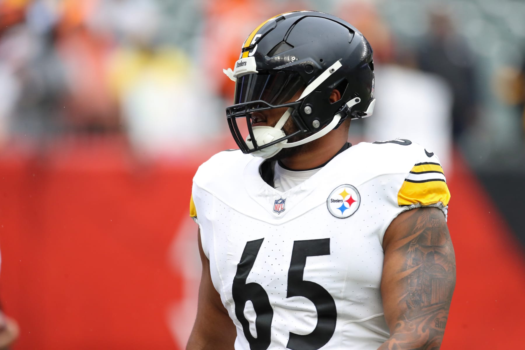 CINCINNATI, OH - NOVEMBER 26: Pittsburgh Steelers offensive tackle Dan Moore Jr. (65) warms up before the game against the Pittsburgh Steelers and the Cincinnati Bengals on November 26, 2023, at Paycor Stadium in Cincinnati, OH. (Photo by Ian Johnson/Icon Sportswire via Getty Images)