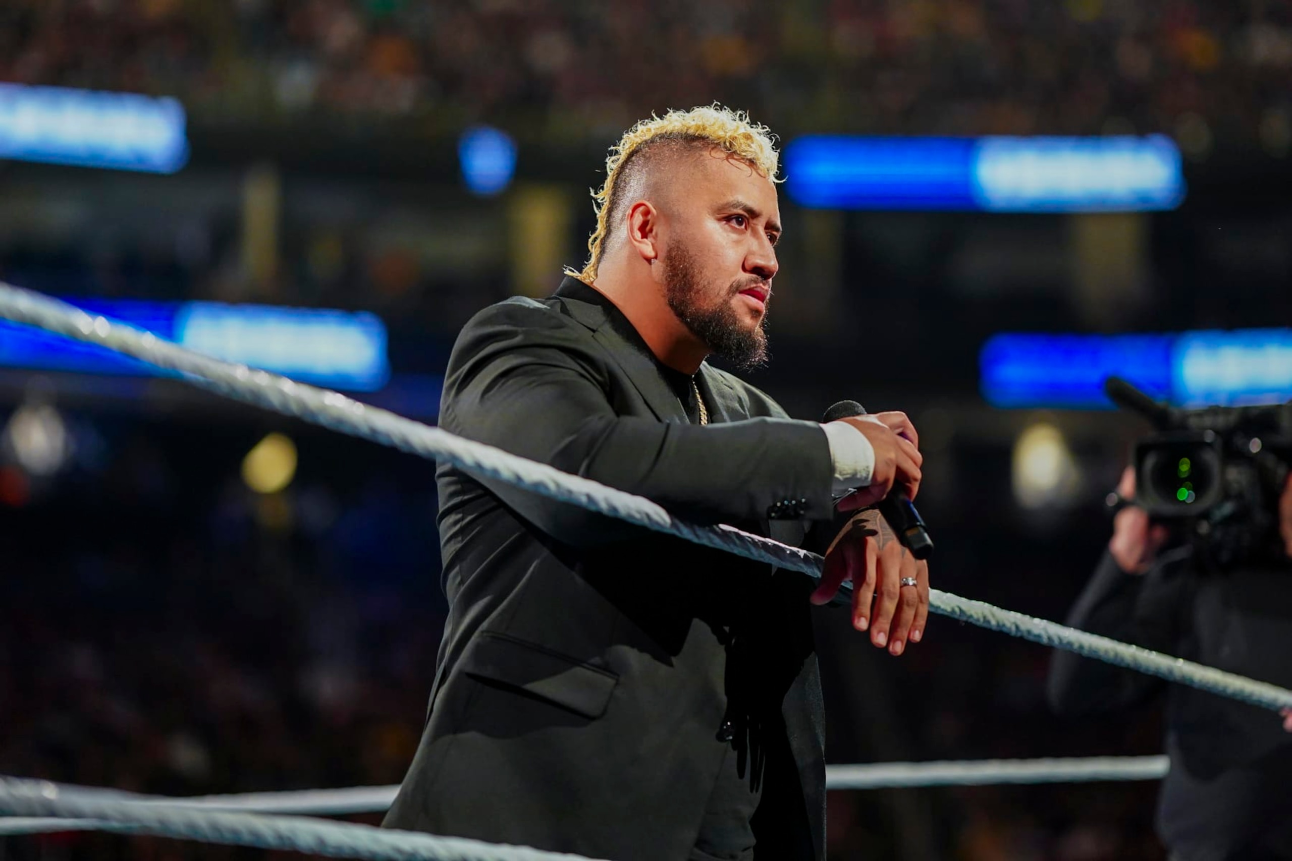 PITTSBURGH, PENNSYLVANIA- APRIL 19: Solo Sikoa talks to the WWE Universe during SmackDown at PPG Paints Arena on April 19, 2024 in Pittsburgh, Pennsylvania.  (Photo by WWE/Getty Images)
