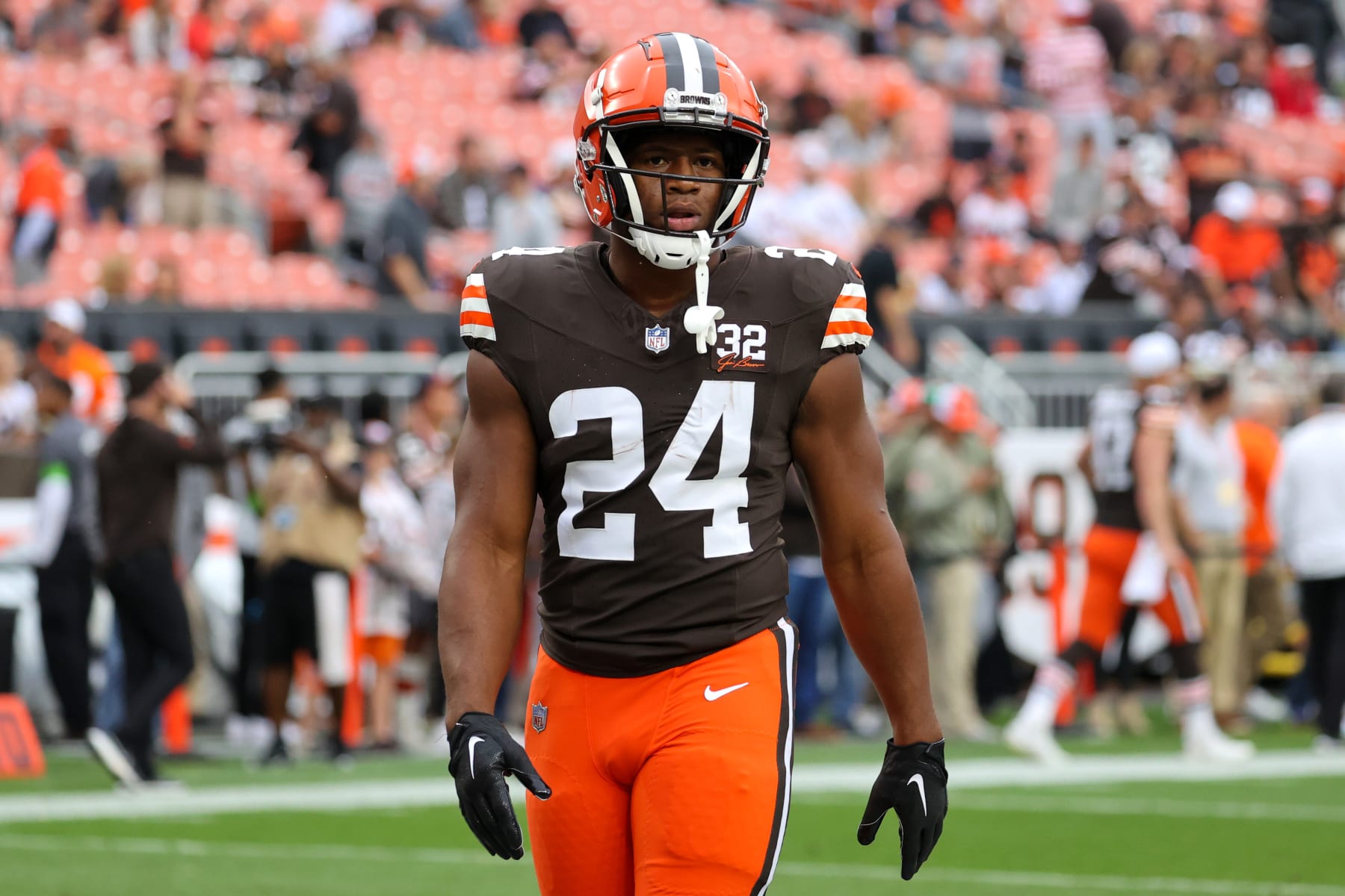CLEVELAND, OH - SEPTEMBER 10: Cleveland Browns running back Nick Chubb (24) on the field prior to the National Football League game between the Cincinnati Bengals and Cleveland Browns on September 10, 2023, at Cleveland Browns Stadium in Cleveland, OH. (Photo by Frank Jansky/Icon Sportswire via Getty Images)