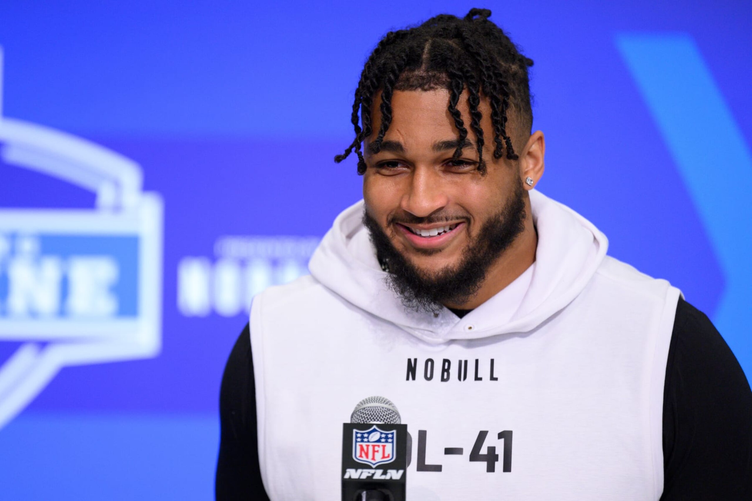 New Cowboys edge Marshawn Kneeland