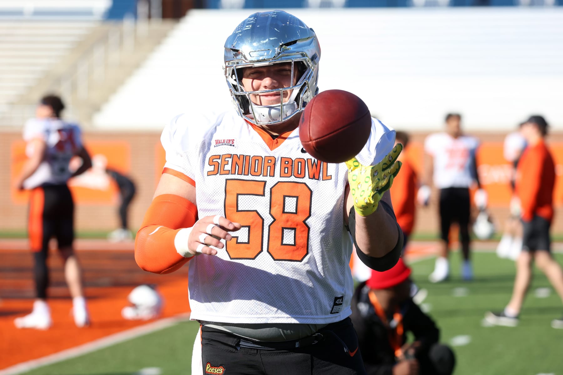 MOBILE, AL - JANUARY 31: National offensive lineman Jackson Powers-Johnson of Oregon (58) during the National team practice for the Reese's Senior Bowl on January 31, 2024 at Hancock Whitney Stadium in Mobile, Alabama. (Photo by Michael Wade/Icon Sportswire via Getty Images) MOBILE, AL - JANUARY 31: National offensive lineman Jackson Powers-Johnson of Oregon (58) during the National team practice for the Reese's Senior Bowl on January 31, 2024 at Hancock Whitney Stadium in Mobile, Alabama. (Photo by Michael Wade/Icon Sportswire via Getty Images)