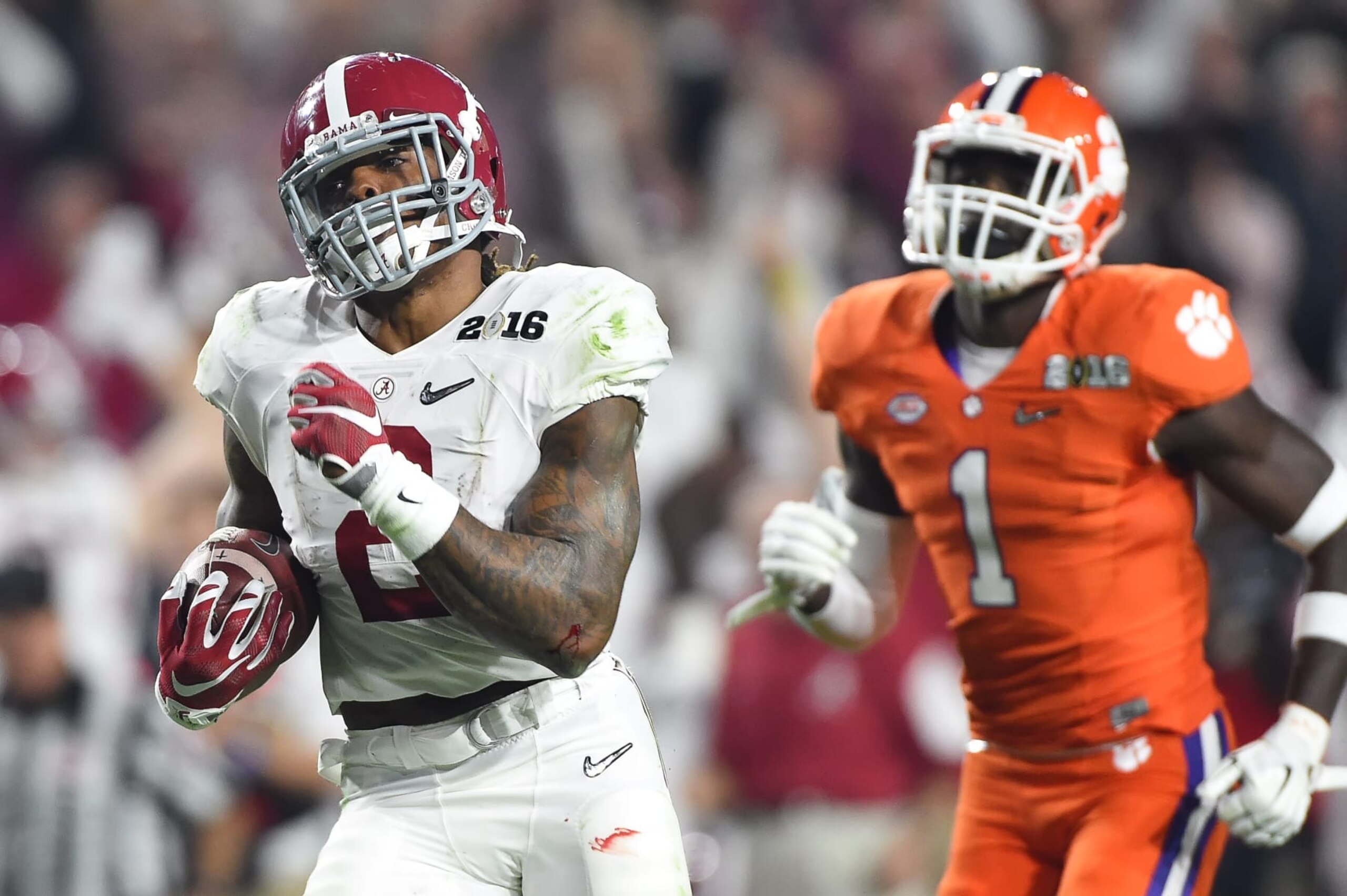 11 January 2016: Alabama Crimson Tide running back Derrick Henry (2) battles past Clemson Tigers safety Jayron Kearse (1) to score a touchdown in the first quarter of action during a game between the Alabama Crimson Tide and the Clemson Tigers during the College Football Playoff National Championship Game at the University of Phoenix Stadium in Glendale, AZ. (Photo by Robin Alam/Icon Sportswire) (Photo by Robin Alam/Icon Sportswire/Corbis/Icon Sportswire via Getty Images)