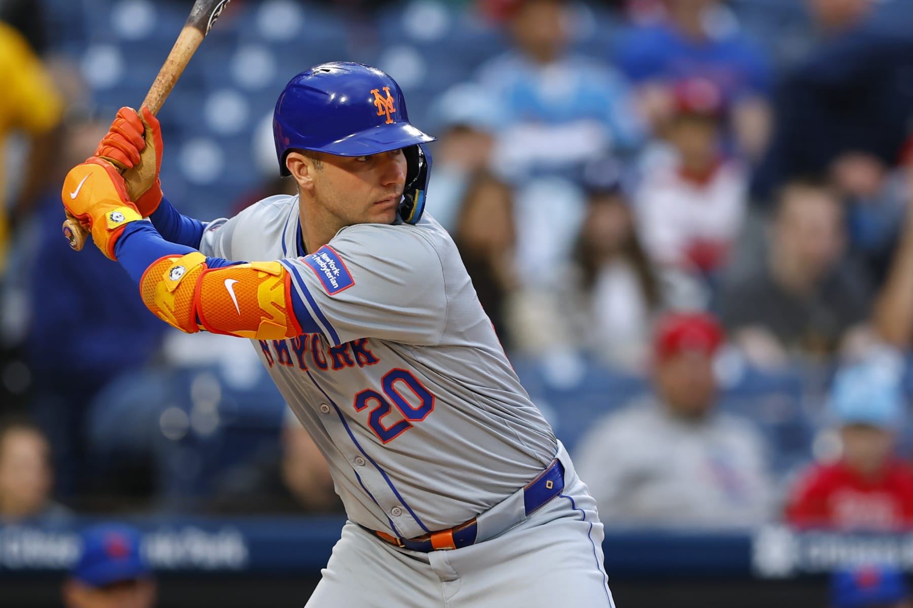 PHILADELPHIA, PENNSYLVANIA - MAY 16: Pete Alonso #20 of the New York Mets in action against the Philadelphia Phillies during a game at Citizens Bank Park on May 16, 2024 in Philadelphia, Pennsylvania. (Photo by Rich Schultz/Getty Images)