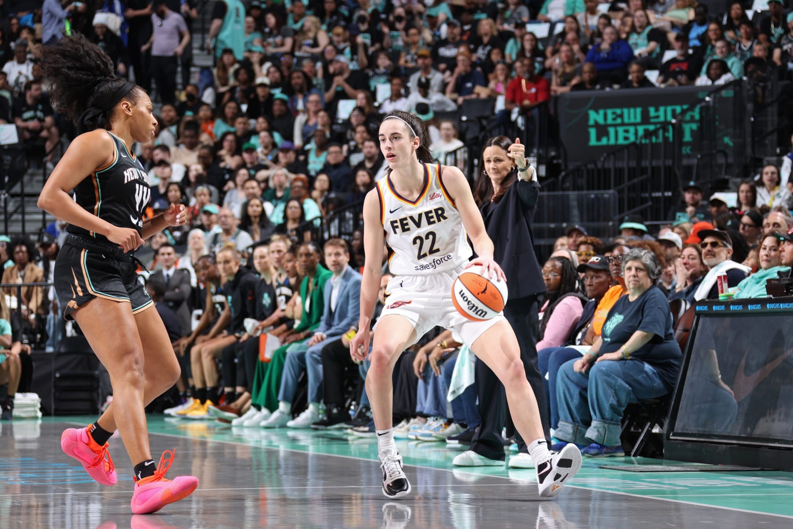 BROOKLYN, NY - MAY 18: Caitlin Clark #22 of the Indiana Fever handles the ball during the game against the New York Liberty on May 18, 2024 at Barclays Center in Brooklyn, New York. NOTE TO USER: User expressly acknowledges and agrees that, by downloading and or using this Photograph, user is consenting to the terms and conditions of the Getty Images License Agreement. Mandatory Copyright Notice: Copyright 2024 NBAE (Photo by Stephen Gosling/NBAE via Getty Images)
