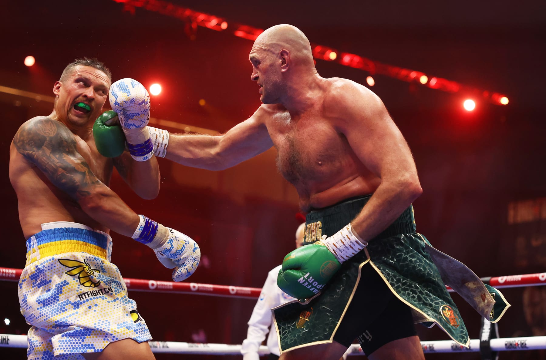 RIYADH, SAUDI ARABIA - MAY 18: Tyson Fury punches Oleksandr Usyk during the IBF, WBA, WBC, WBO and Undisputed Heavyweight titles' fight between Tyson Fury and Oleksandr Usyk at Kingdom Arena on May 18, 2024 in Riyadh, Saudi Arabia. (Photo by Richard Pelham/Getty Images)