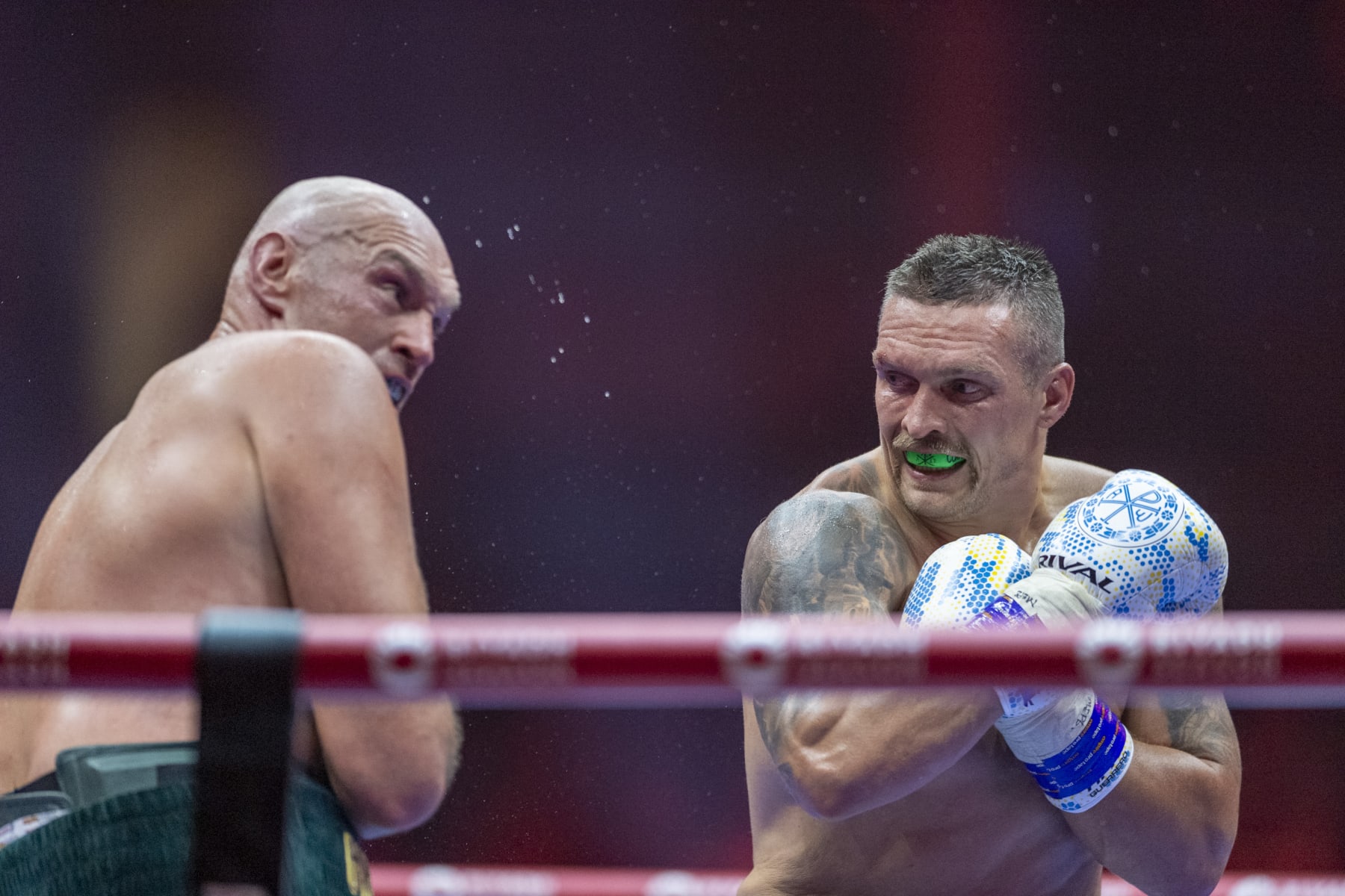 RIYADH, SAUDI ARABIA - MAY 19: Oleksandr Usyk (R) of Ukraine arrives to compete against Tyson Fury (L) of United Kingdom during heavyweight boxing world championship fight at Kingdom Arena in Riyadh, Saudi Arabia on May 19, 2024. (Photo by Mohammed Saad/Anadolu via Getty Images)
