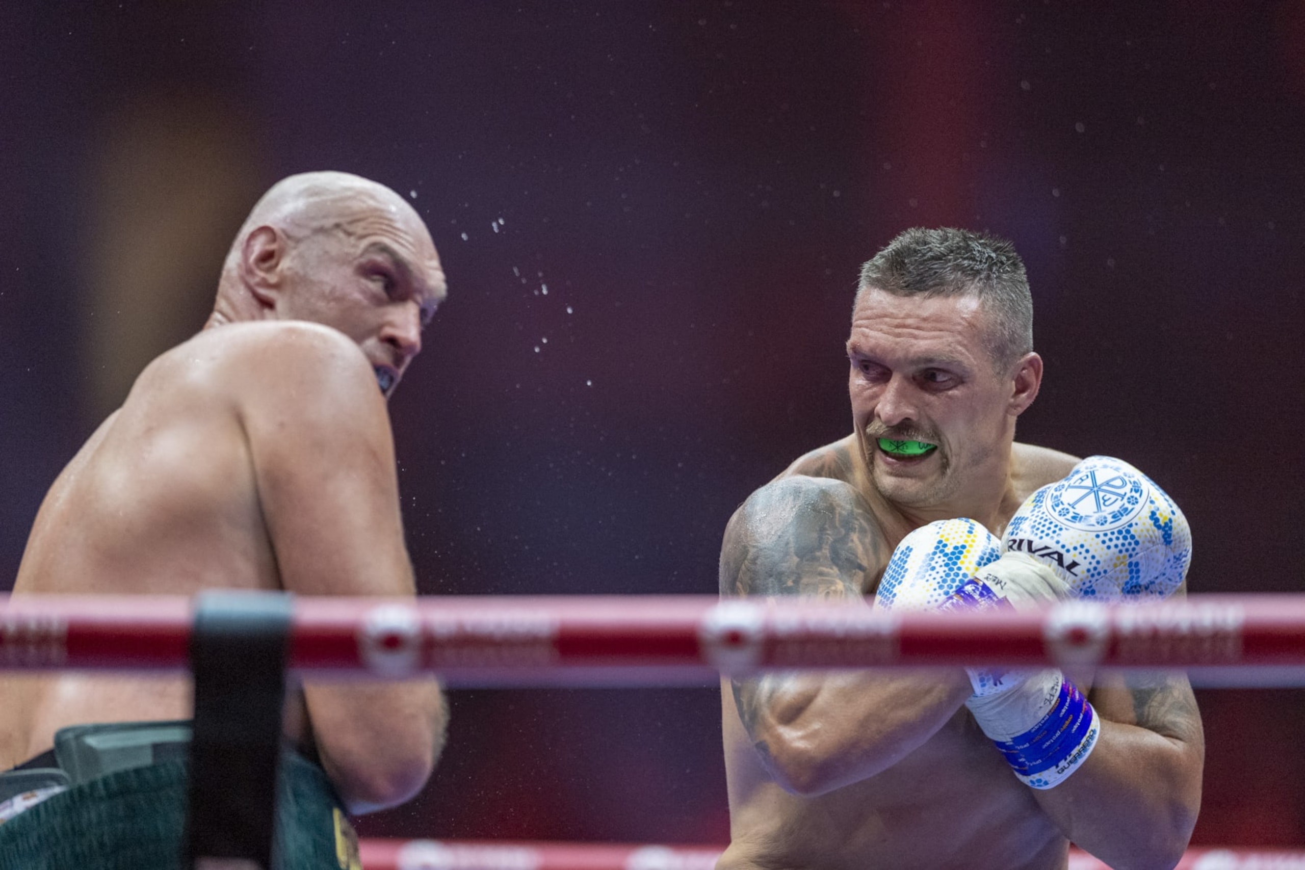 RIYADH, SAUDI ARABIA - MAY 19: Oleksandr Usyk (R) of Ukraine arrives to compete against Tyson Fury (L) of United Kingdom during heavyweight boxing world championship fight at Kingdom Arena in Riyadh, Saudi Arabia on May 19, 2024. (Photo by Mohammed Saad/Anadolu via Getty Images)