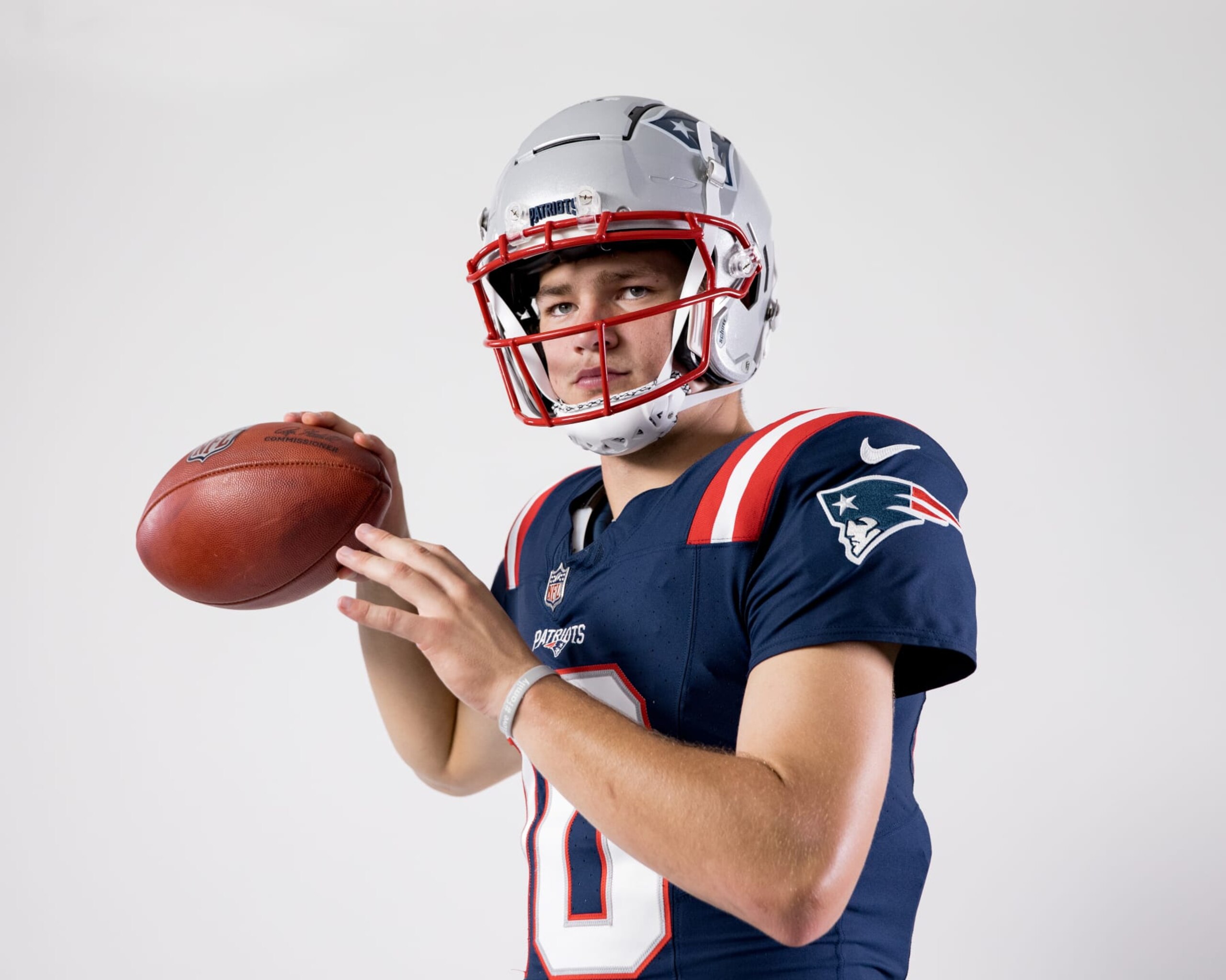 LOS ANGELES, CA - MAY 18: Drake Maye #10 of the New England Patriots poses during the NFLPA Rookie Premiere at the Los Angeles Coliseum on May 18, 2024 in Los Angeles, California. (Photo by Aubrey Lao/Getty Images)