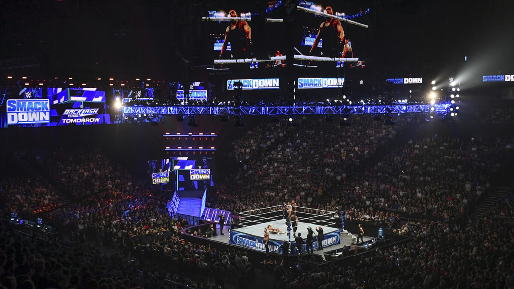 Which SmackDown Superstar would benefit from moving to Monday nights?