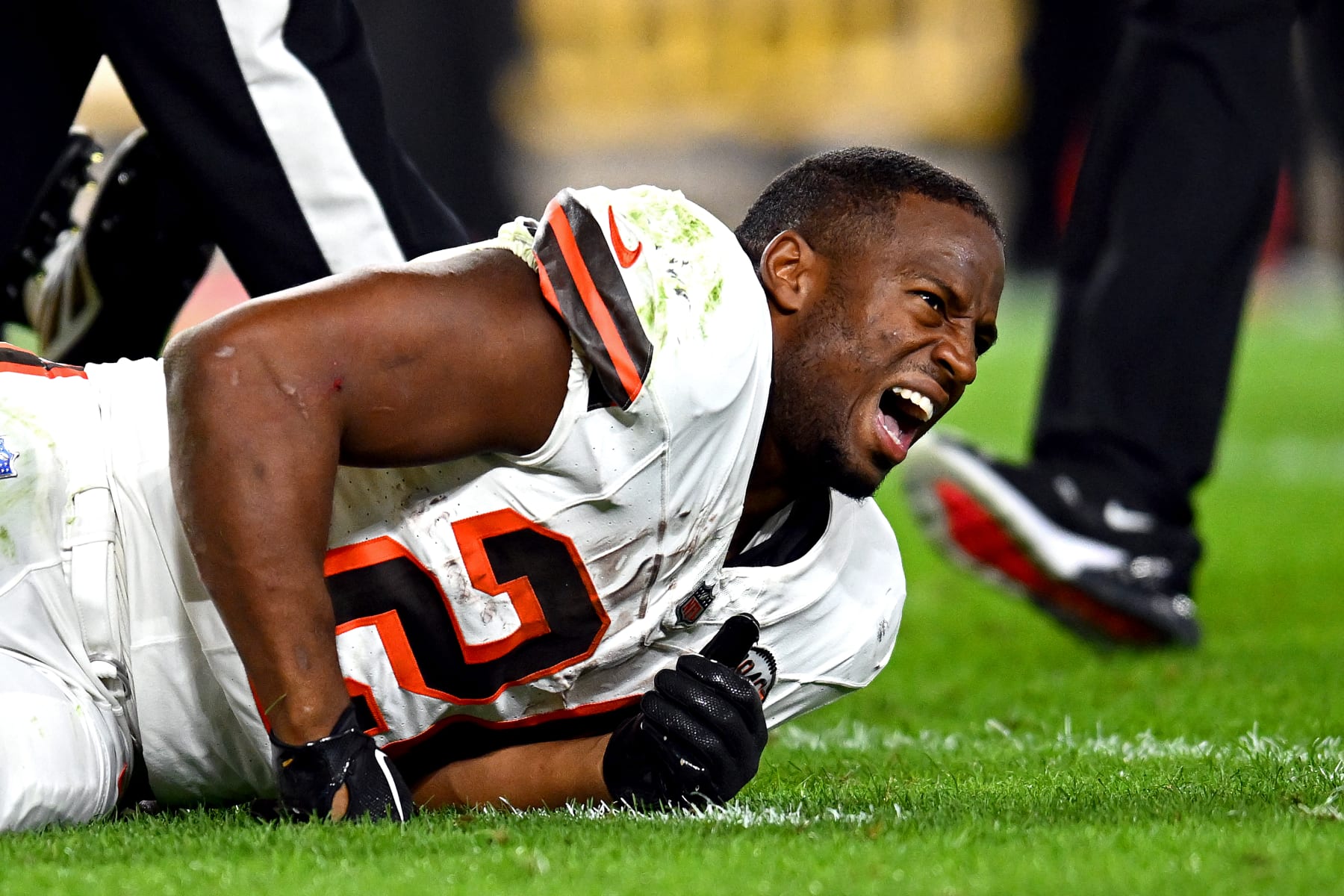 PITTSBURGH, PENNSYLVANIA - SEPTEMBER 18:  Nick Chubb #24 of the Cleveland Browns reacts after sustaining a knee injury against the Pittsburgh Steelers during the second quarter at Acrisure Stadium on September 18, 2023 in Pittsburgh, Pennsylvania. (Photo by Joe Sargent/Getty Images)