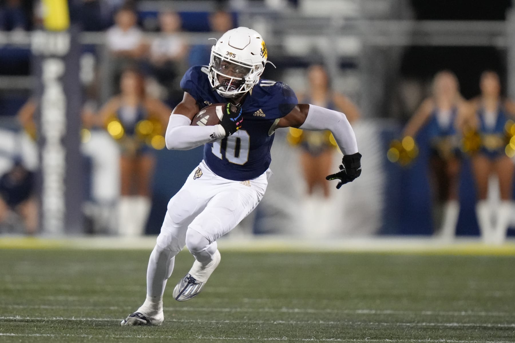 MIAMI, FL - OCTOBER 25: Fiu Golden Panthers wide receiver Kris Mitchell (10) runs after a catch during the game between the Jacksonville State Gamecocks and the Florida International (FIU) Golden Panthers on Wednesday, October 25, 202 at Ricardo Silva Stadium, Miami, Fla. (Photo by Peter Joneleit/Icon Sportswire via Getty Images)