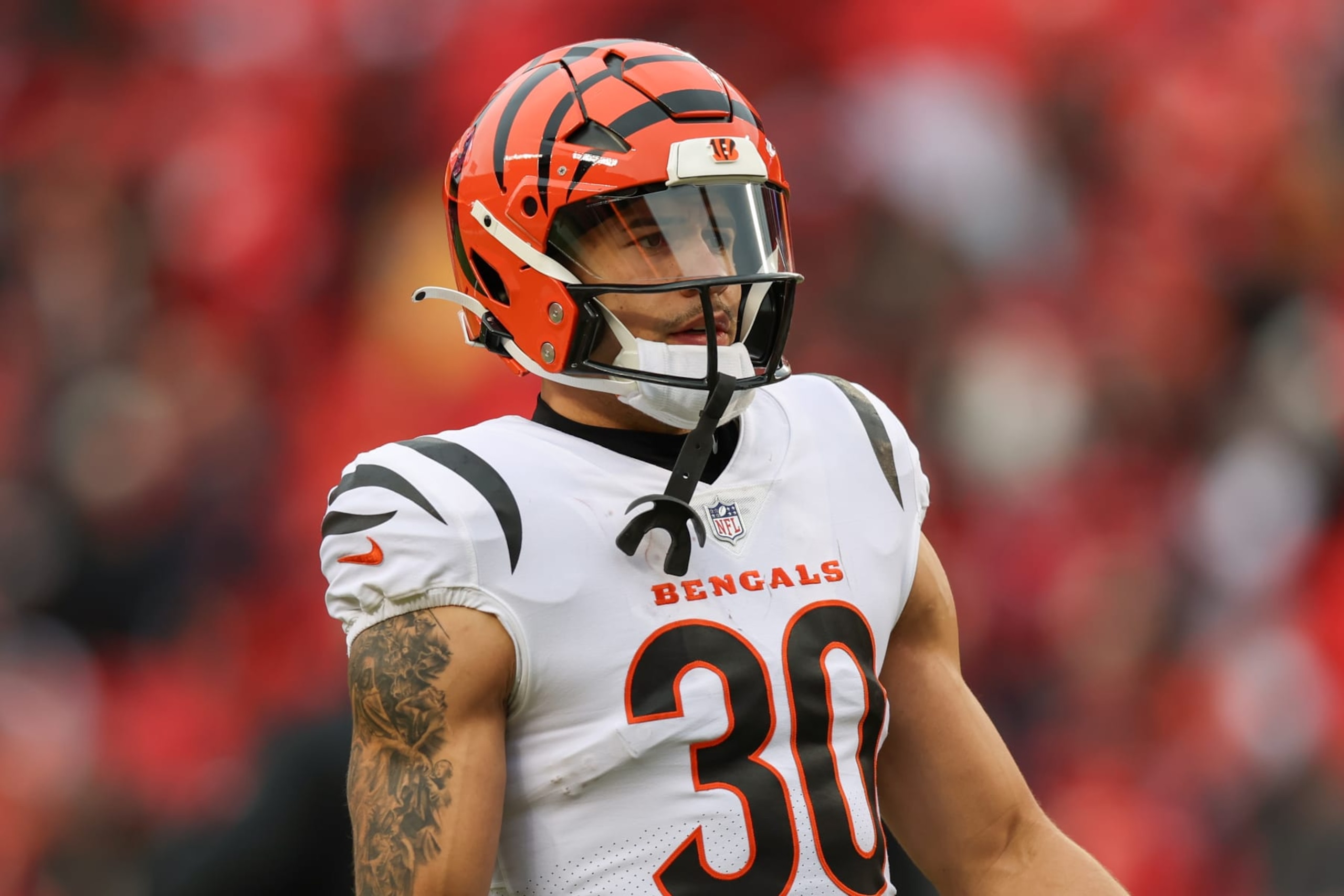 KANSAS CITY, MO - DECEMBER 31: Cincinnati Bengals running back Chase Brown (30) before an NFL game between the Cincinnati Bengals and Kansas City Chiefs on Dec 31, 2023 at GEHA Field at Arrowhead Stadium in Kansas City, MO. (Photo by Scott Winters/Icon Sportswire via Getty Images)