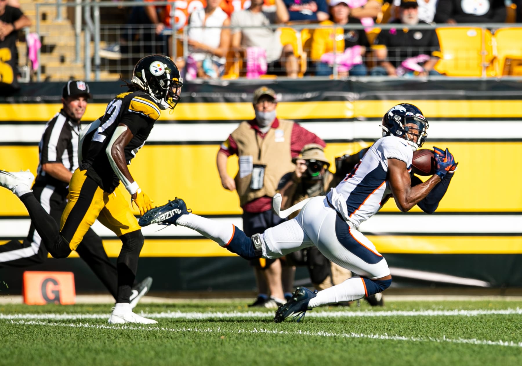 PITTSBURGH, PA - OCTOBER 10: Denver Broncos wide receiver Courtland Sutton (14) catches a pass during the game against the Denver Broncos and the Pittsburgh Steelers on October 10, 2021 at Heinz Field in Pittsburgh, PA. (Photo by Mark Alberti/Icon Sportswire via Getty Images)