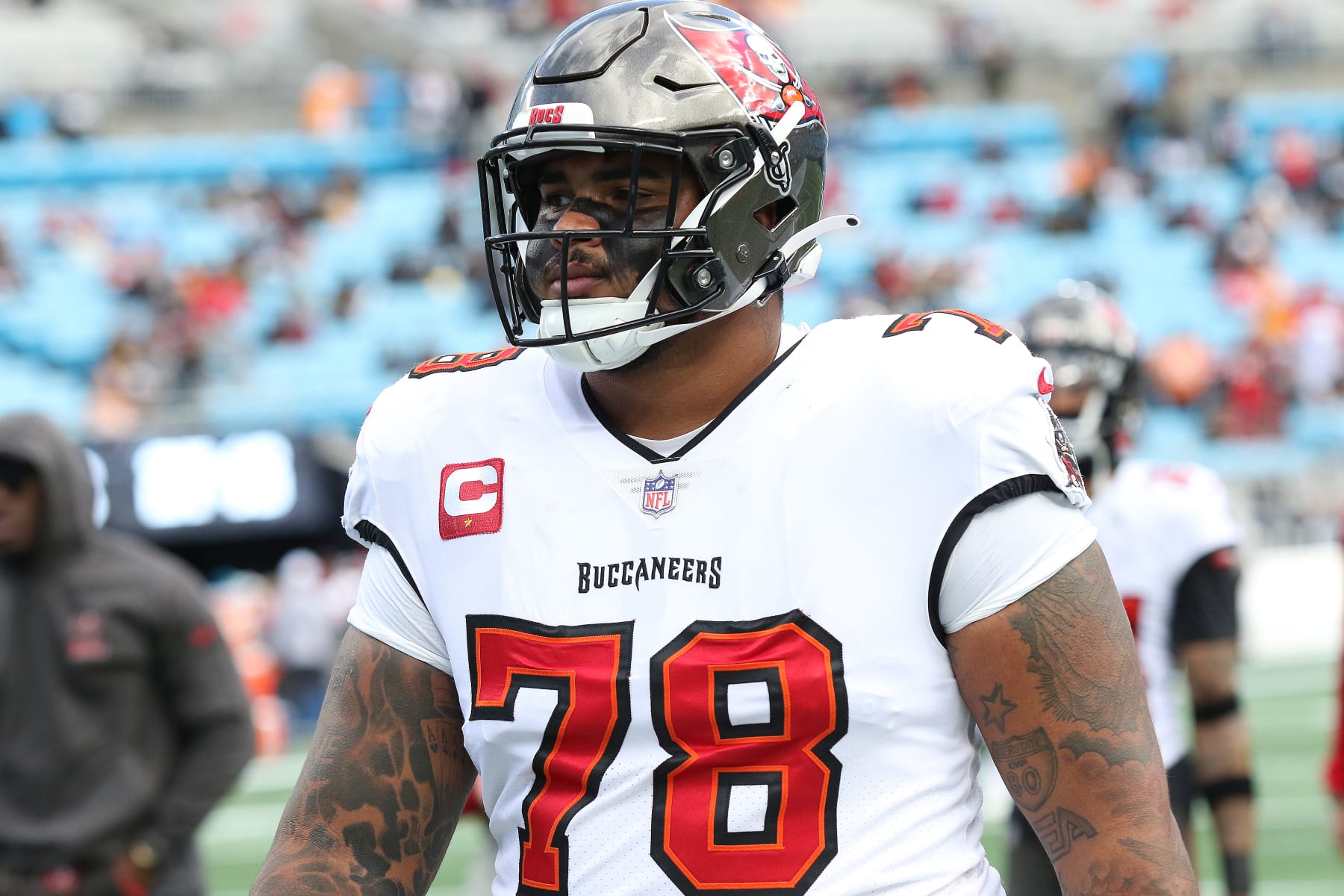 CHARLOTTE, NC - JANUARY 07: Tampa Bay Buccaneers offensive tackle Tristan Wirfs (78) during an NFL football game between the Tampa Bay Buccaneers and the Carolina Panthers on January 7, 2024 at Bank of America Stadium in Charlotte, N.C. (Photo by John Byrum/Icon Sportswire via Getty Images)
