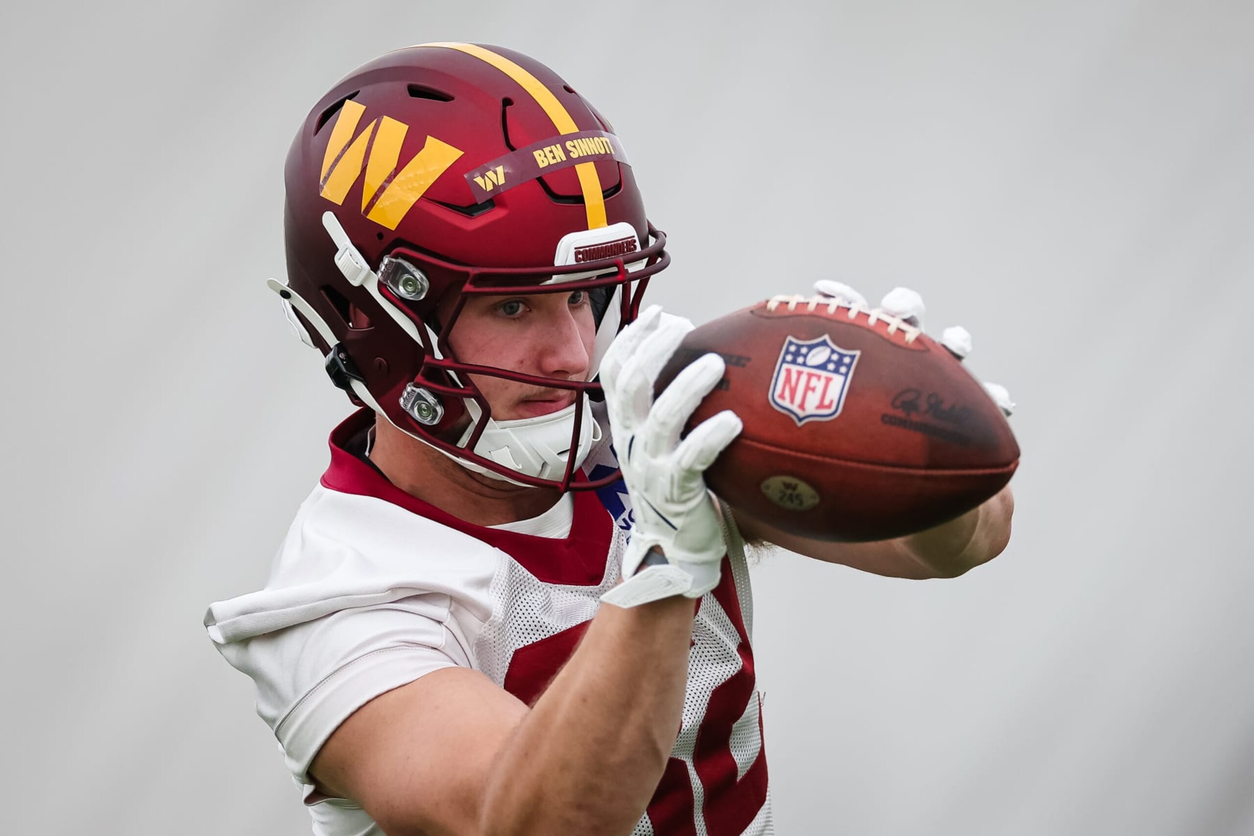 ASHBURN, VA - MAY 10: Ben Sinnott #82 of the Washington Commanders catches a pass during Washington Commanders Rookie Minicamp at OrthoVirginia Training Center on May 10, 2024 in Ashburn, Virginia. (Photo by Scott Taetsch/Getty Images)