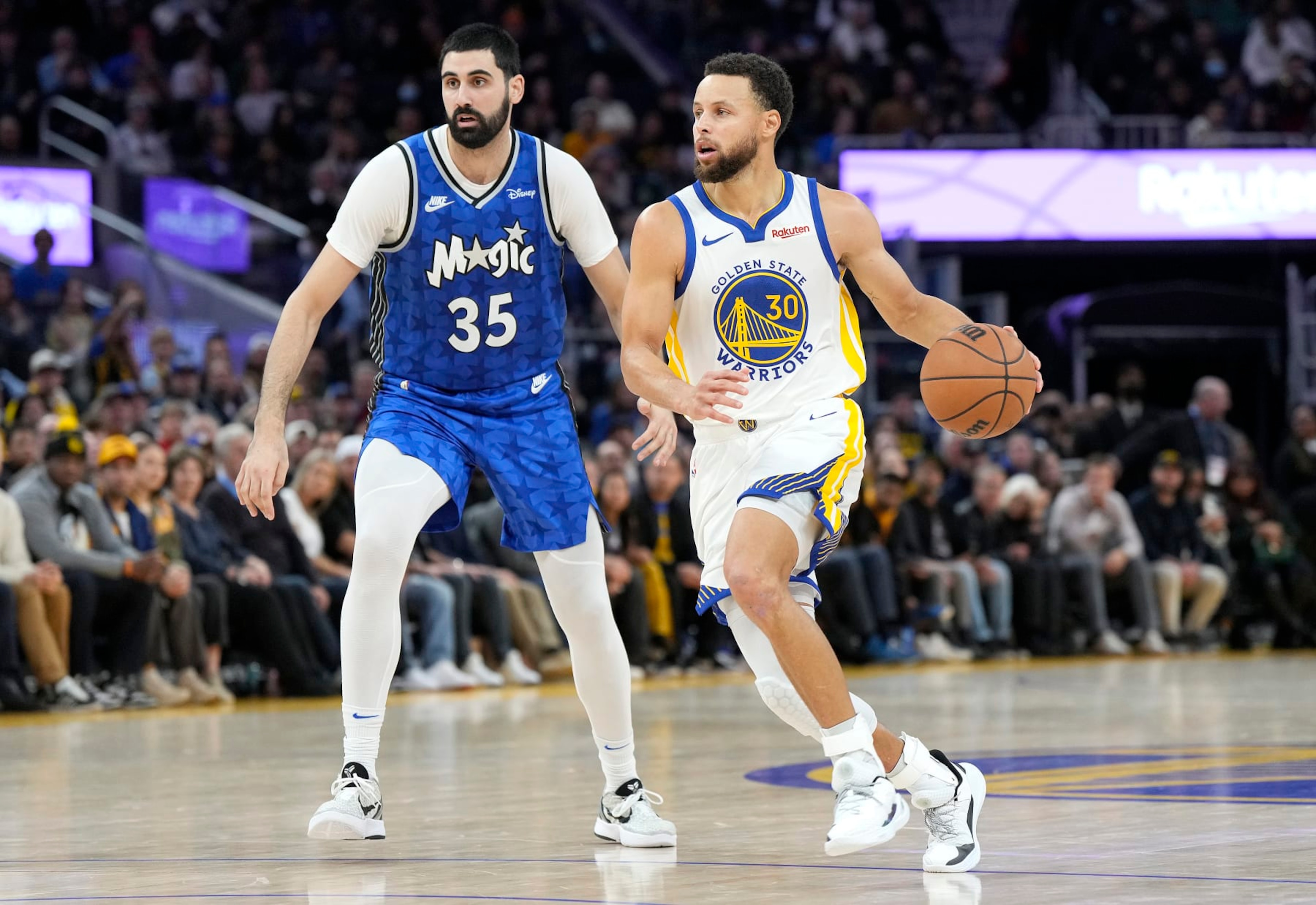 SAN FRANCISCO, CALIFORNIA - JANUARY 02: Stephen Curry #30 of the Golden State Warriors drives towards the basket past Goga Bitadze #35 of the Orlando Magic during the fourth quarter of an NBA basketball game at Chase Center on January 02, 2024 in San Francisco, California. NOTE TO USER: User expressly acknowledges and agrees that, by downloading and or using this photograph, User is consenting to the terms and conditions of the Getty Images License Agreement. (Photo by Thearon W. Henderson/Getty Images) SAN FRANCISCO, CALIFORNIA - JANUARY 02: Stephen Curry #30 of the Golden State Warriors drives towards the basket past Goga Bitadze #35 of the Orlando Magic during the fourth quarter of an NBA basketball game at Chase Center on January 02, 2024 in San Francisco, California. NOTE TO USER: User expressly acknowledges and agrees that, by downloading and or using this photograph, User is consenting to the terms and conditions of the Getty Images License Agreement. (Photo by Thearon W. Henderson/Getty Images)