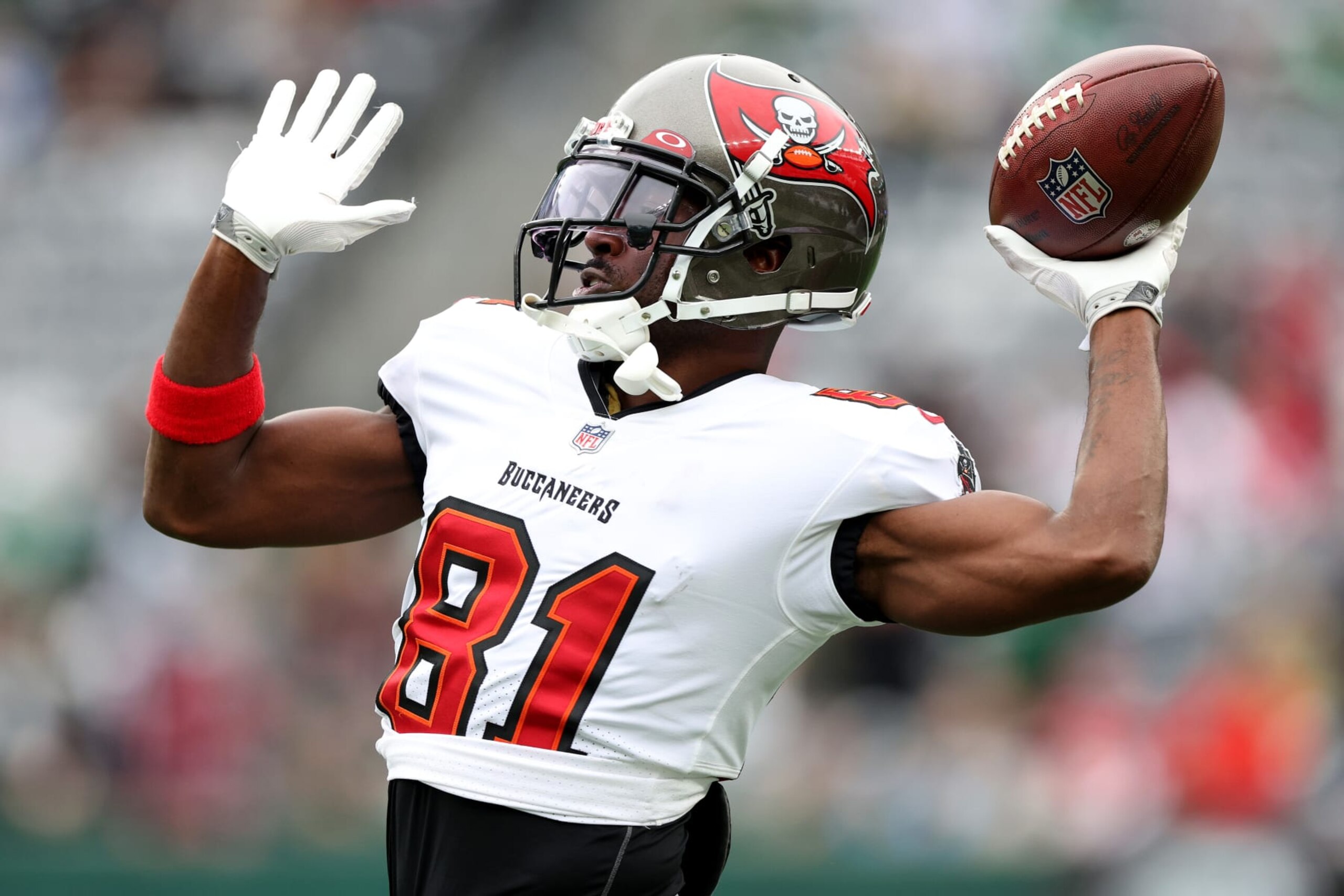 EAST RUTHERFORD, NEW JERSEY - JANUARY 02:  Antonio Brown #81 of the Tampa Bay Buccaneers looks on against the New York Jets during the game at MetLife Stadium on January 02, 2022 in East Rutherford, New Jersey. (Photo by Elsa/Getty Images)