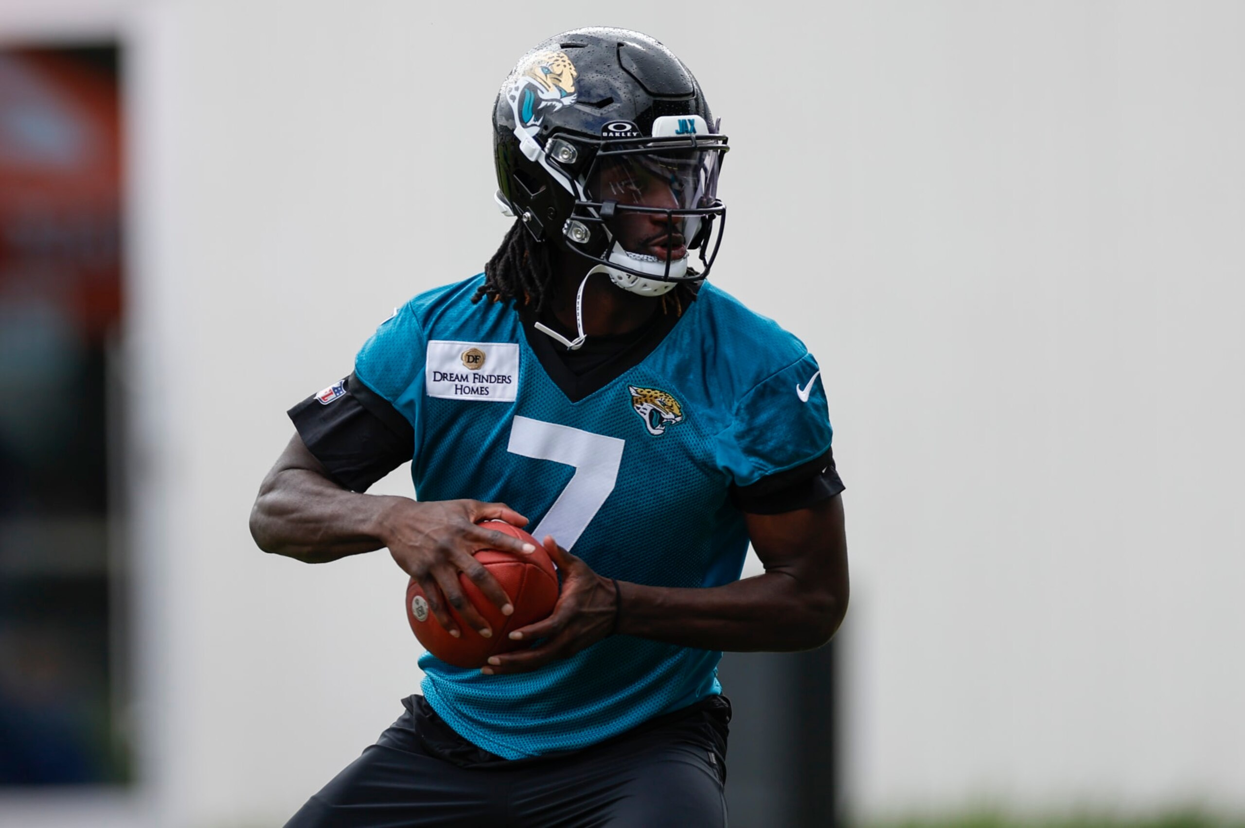 JACKSONVILLE, FL - MAY 20: Jacksonville Jaguars wide receiver Brian Thomas Jr. (7) catches a pass during the Jacksonville Jaguars OTA on May 20, 2024 at the Miller Electric Center in Jacksonville, Fl.(Photo by David Rosenblum/Icon Sportswire via Getty Images)