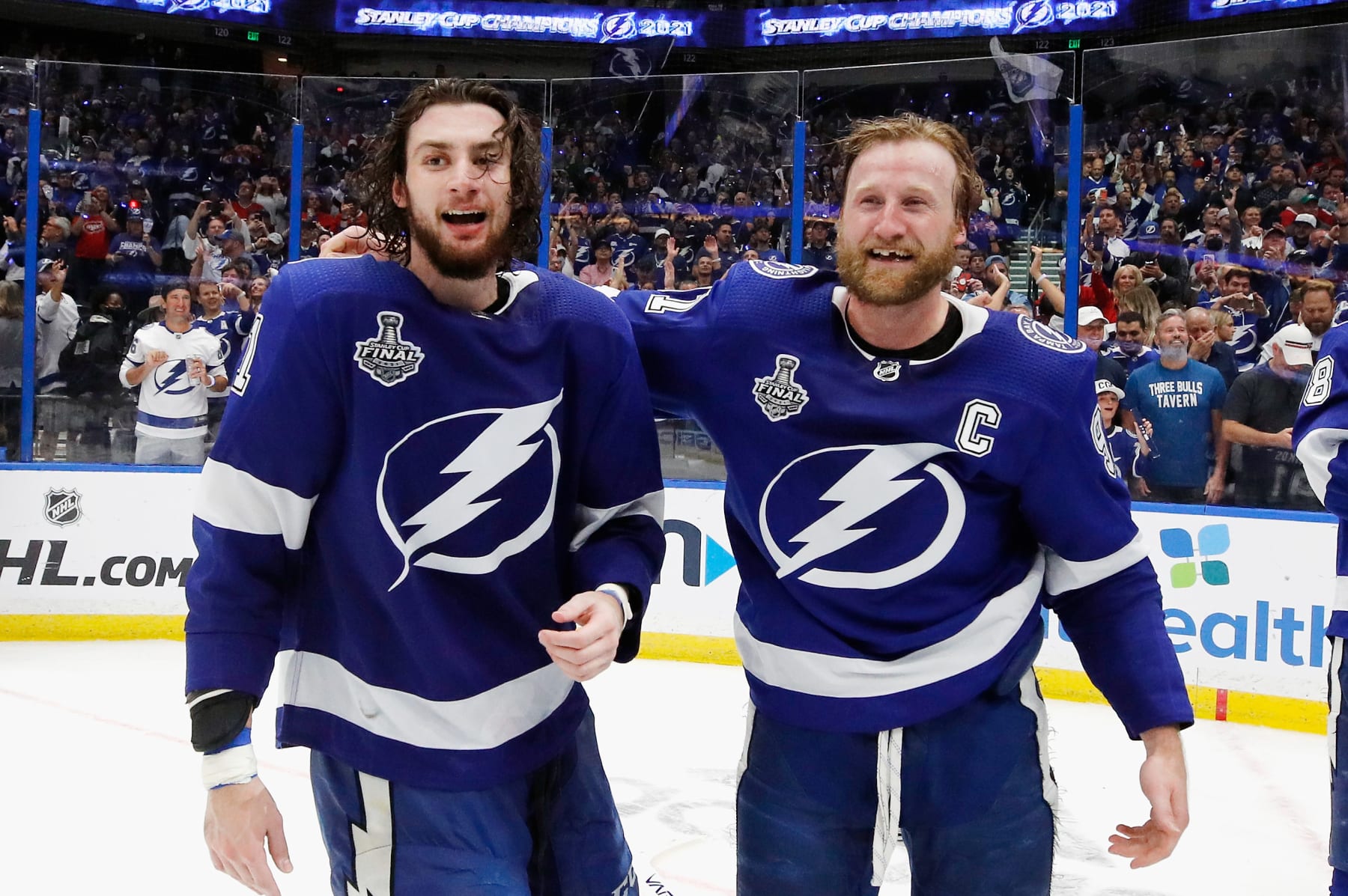 Anthony Cirelli and Steven Stamkos in 2021.