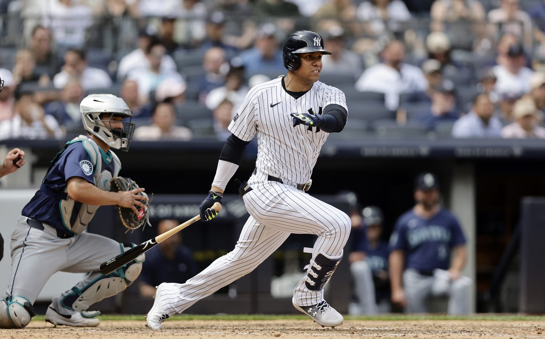 NEW YORK, NEW YORK - MAY 23: Juan Soto #22 of the New York Yankees follows through on his seventh inning RBI single against the Seattle Mariners at Yankee Stadium on May 23, 2024 in New York City. (Photo by Jim McIsaac/Getty Images) NEW YORK, NEW YORK - MAY 23: Juan Soto #22 of the New York Yankees follows through on his seventh inning RBI single against the Seattle Mariners at Yankee Stadium on May 23, 2024 in New York City. (Photo by Jim McIsaac/Getty Images)