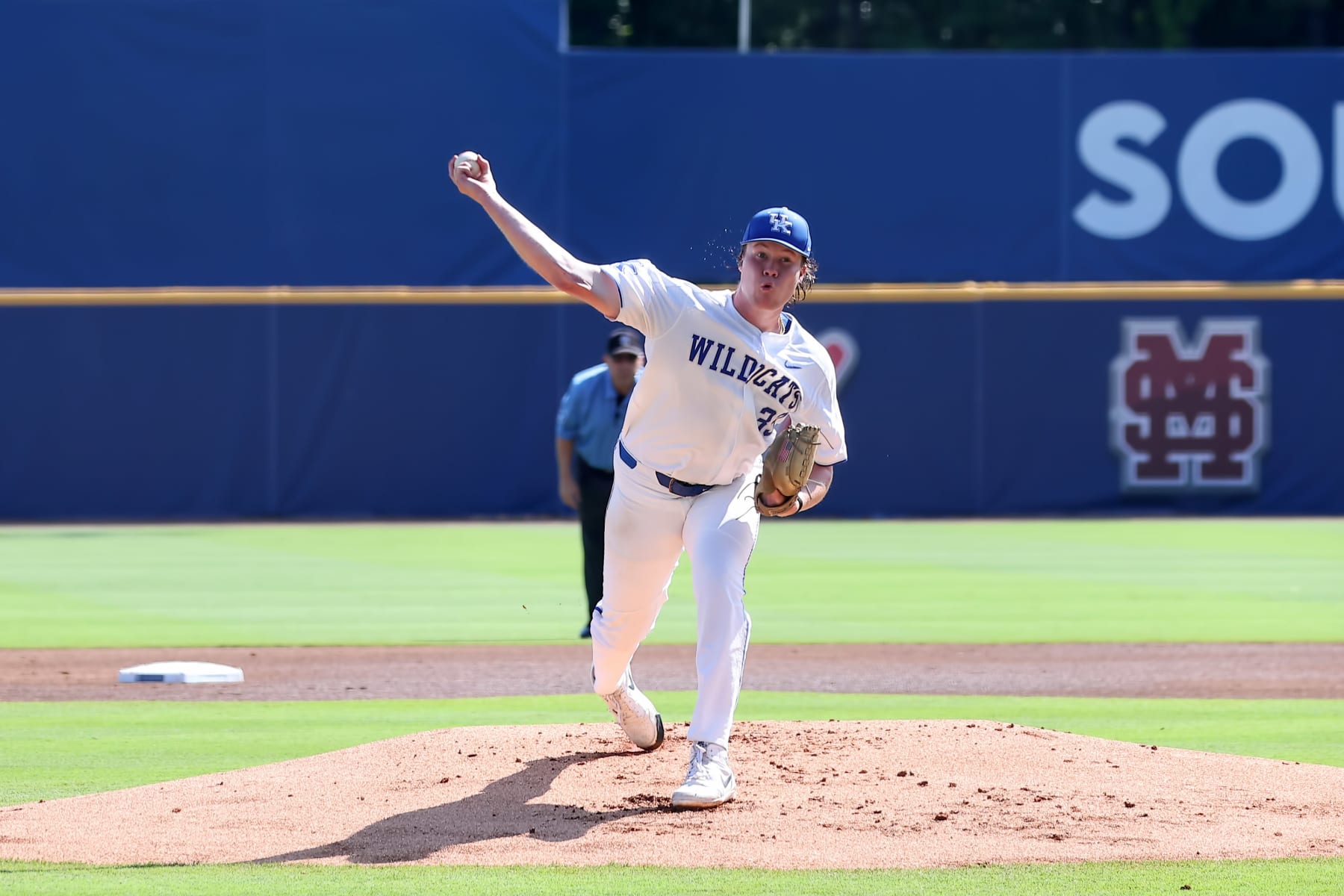 HOOVER, AL - MAY 22: Kentucky Wildcats pitcher Travis Smith (33)during the 2024 SEC Baseball Tournament game between the Kentucky Wildcats and the LSU Tigers on May 22, 2024 at the Hoover Metropolitan Stadium in Hoover, Alabama. (Photo by Michael Wade/Icon Sportswire via Getty Images) HOOVER, AL - MAY 22: Kentucky Wildcats pitcher Travis Smith (33)during the 2024 SEC Baseball Tournament game between the Kentucky Wildcats and the LSU Tigers on May 22, 2024 at the Hoover Metropolitan Stadium in Hoover, Alabama. (Photo by Michael Wade/Icon Sportswire via Getty Images)
