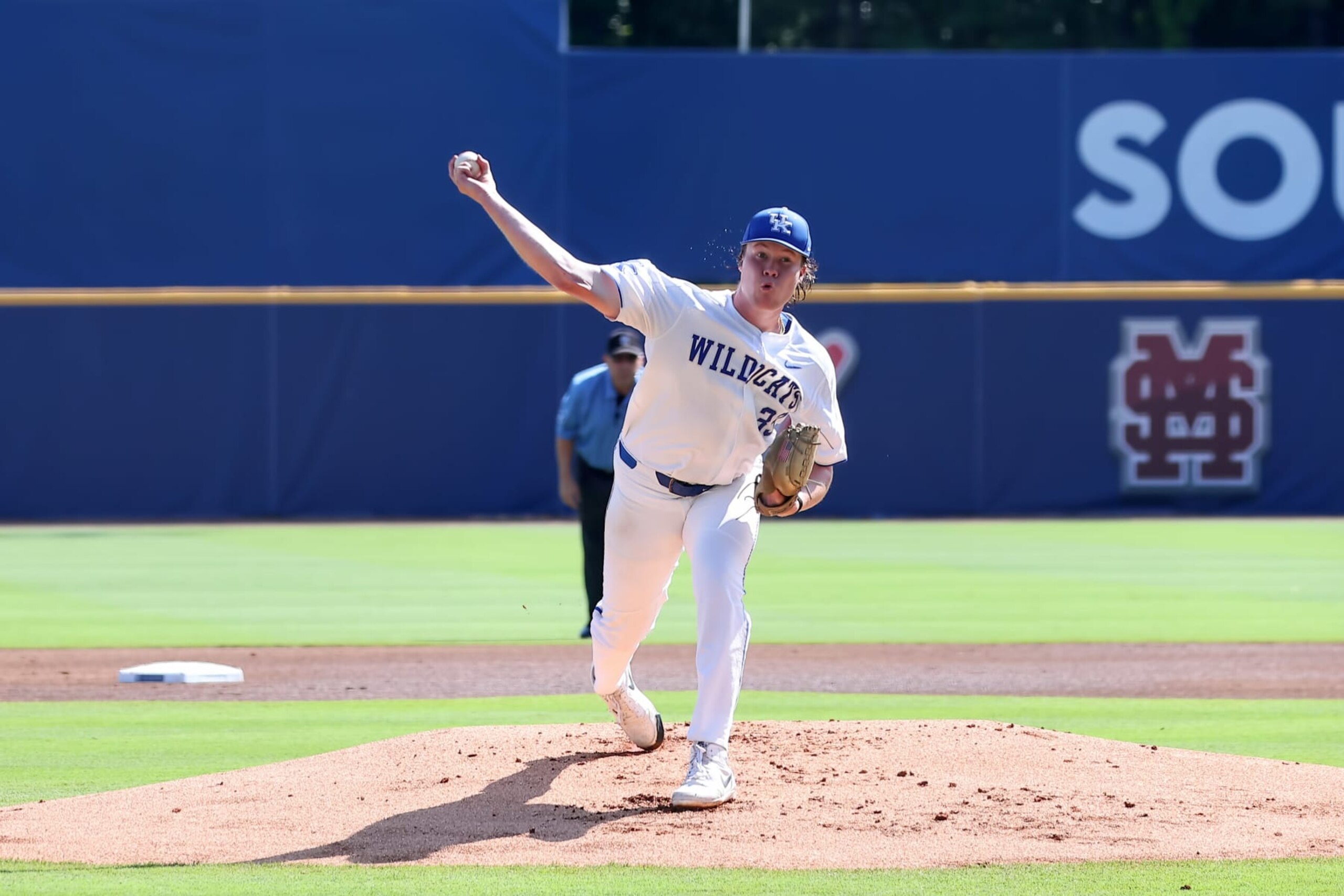 HOOVER, AL - MAY 22: Kentucky Wildcats pitcher Travis Smith (33)during the 2024 SEC Baseball Tournament game between the Kentucky Wildcats and the LSU Tigers on May 22, 2024 at the Hoover Metropolitan Stadium in Hoover, Alabama. (Photo by Michael Wade/Icon Sportswire via Getty Images)